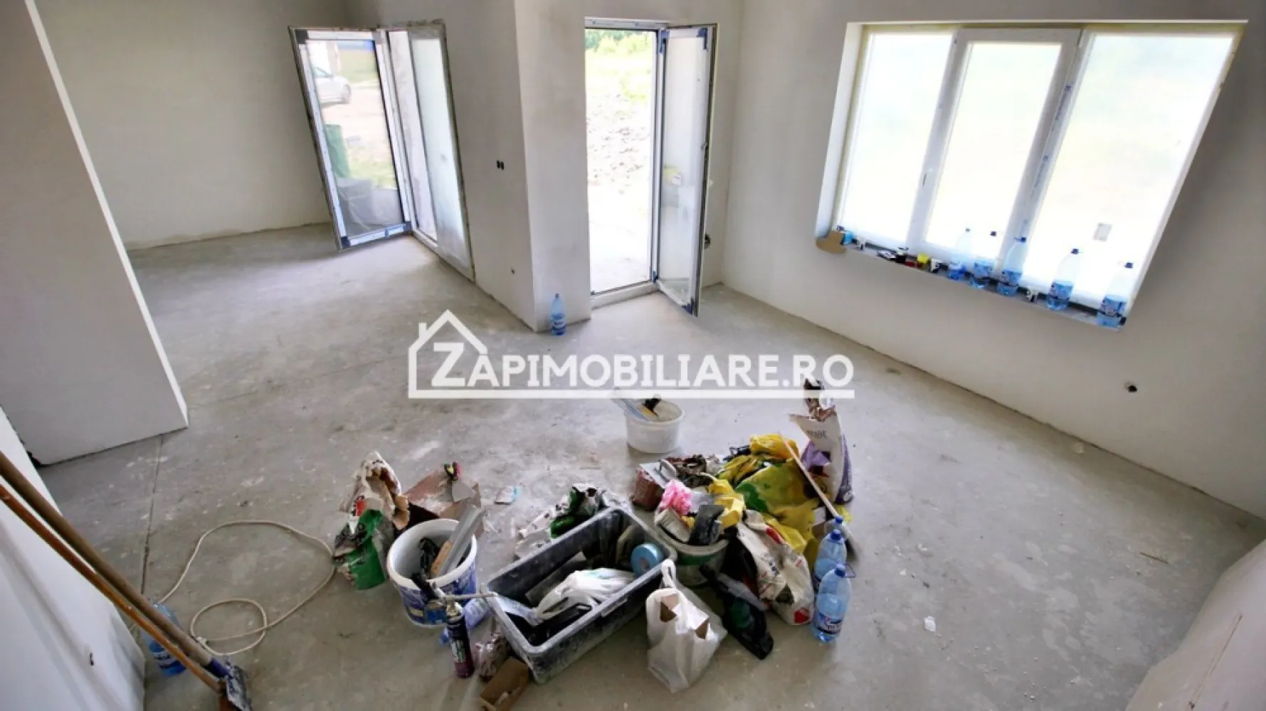 Casa 4 camere, zona Spitalul nou de Oncologie 0% comision - Contact 0774048706 Bogdan
De vânzare casă tip Duplex cu pereti dublii, singur în curte 4 camere, 2 băi, situată aproape de Spitalul nou de Oncologie, suprafața utilă de 116 mp. amplasată pe un teren cu suprafața de 250 mp,
Compartimentare:
- la parter: 1 living, 1 bucătărie, 1 baie, 1 hol, 2 terase acoperite
- la etaj: 3 dormitoare, 2 băi

Detalii:
- centrală termică,incălzire in pardoseală, geamuri tripan
- fundația casei are o adâncime de 1 m, pereții sunt din cărămidă, acoperișul de țiglă, izolată cu polistiren de 10 cm.
- anul construcției 2023

Utilitați:
- curent, apă, gaz, canalizare

Casa se vinde semifinisată la prețul de 142.000 plus tva Comision ZERO!
Contact 0774048706 Bogdan
Daca vă place această ofertă sau pentru alte informații sunați la numărul de contact din anunț! 
Compania Zap Imobiliare vă pune la dispoziție toate actele și documentele necesare alături de asistență și consiliere permanentă până la finalizarea achiziției imobiliare. 
Ne dorim să îți oferim cea mai plăcută experiență, îndeplinim vise cu pereți!