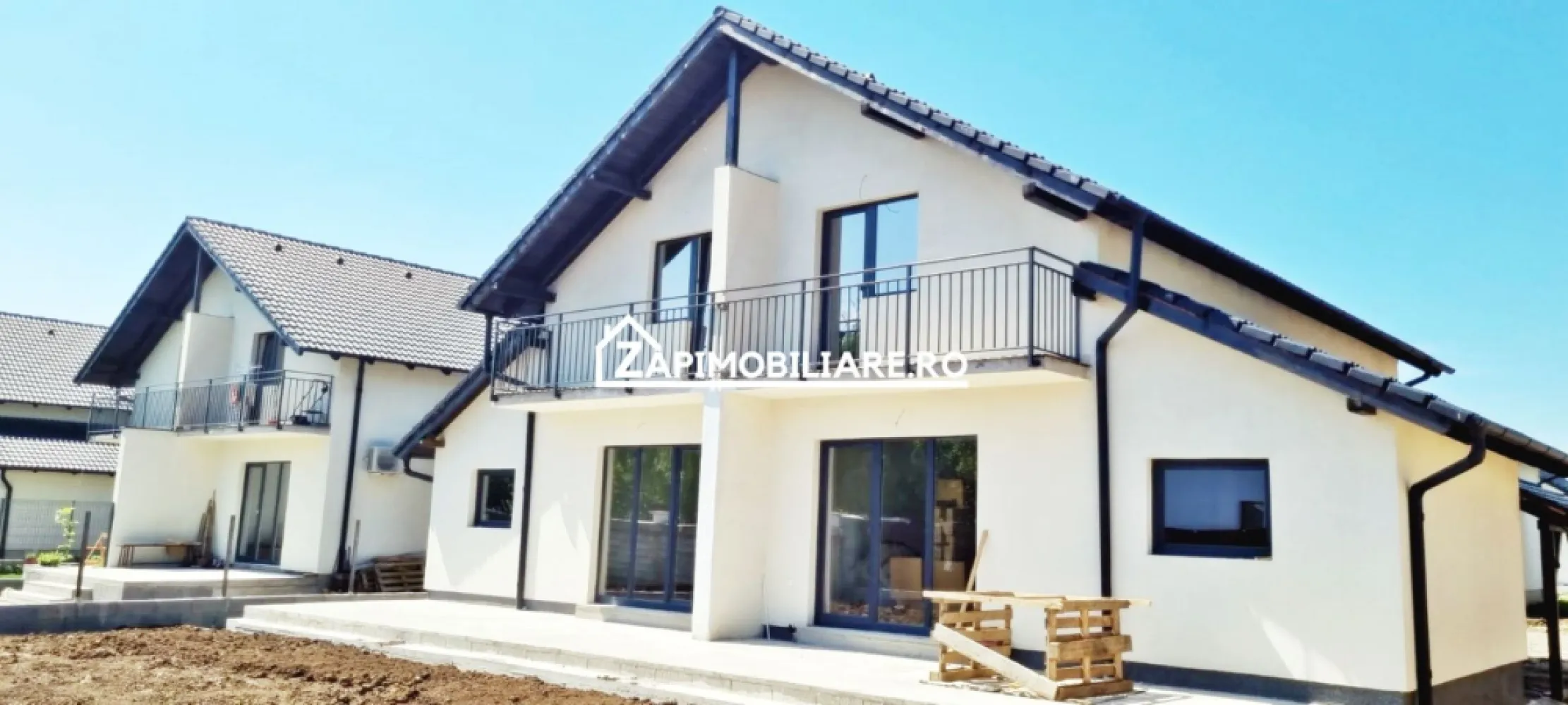 Casa 4 camere - La cheie - ultima disponibila - Mentionati ID-ul proprietatii cand apelati: CP1726425
Contact ⓪⑦②⑥ ②②③ ⑧⑧⑥ Sebastian
De vânzare casă tip duplex, 4 camere situată în Sancraiul de Mures, suprafața utilă de 100 mp amplasată pe un teren cu suprafața de 250 mp teren drept
Compartimentare:
- la parter: 1 living, 1 dormitor, 1 bucătărie, 1 baie, 1 terasa
- la etaj: 2 dormitoare, 1 baie, 1 balcon.

Detalii:
- centrală termică, calorifere, geamuri termopan, ușă PVC ( toate incluse in pret )
- fundația casei are o adâncime de 1 m, pereții sunt din cărămidă, acoperișul de țiglă, izolată cu polistiren de 10 cm.
- pod 
- anul construcției 2025

Utilitați:
- curent, apă, gaz, canalizare 

Casa se vinde semifinisată avansat cu centrala termica si calorifere incluse la prețul de 147000 euro sau 157000 euro finisata la cheie TVA inclus
Contact ⓪⑦②⑥ ②②③ ⑧⑧⑥ Sebastian