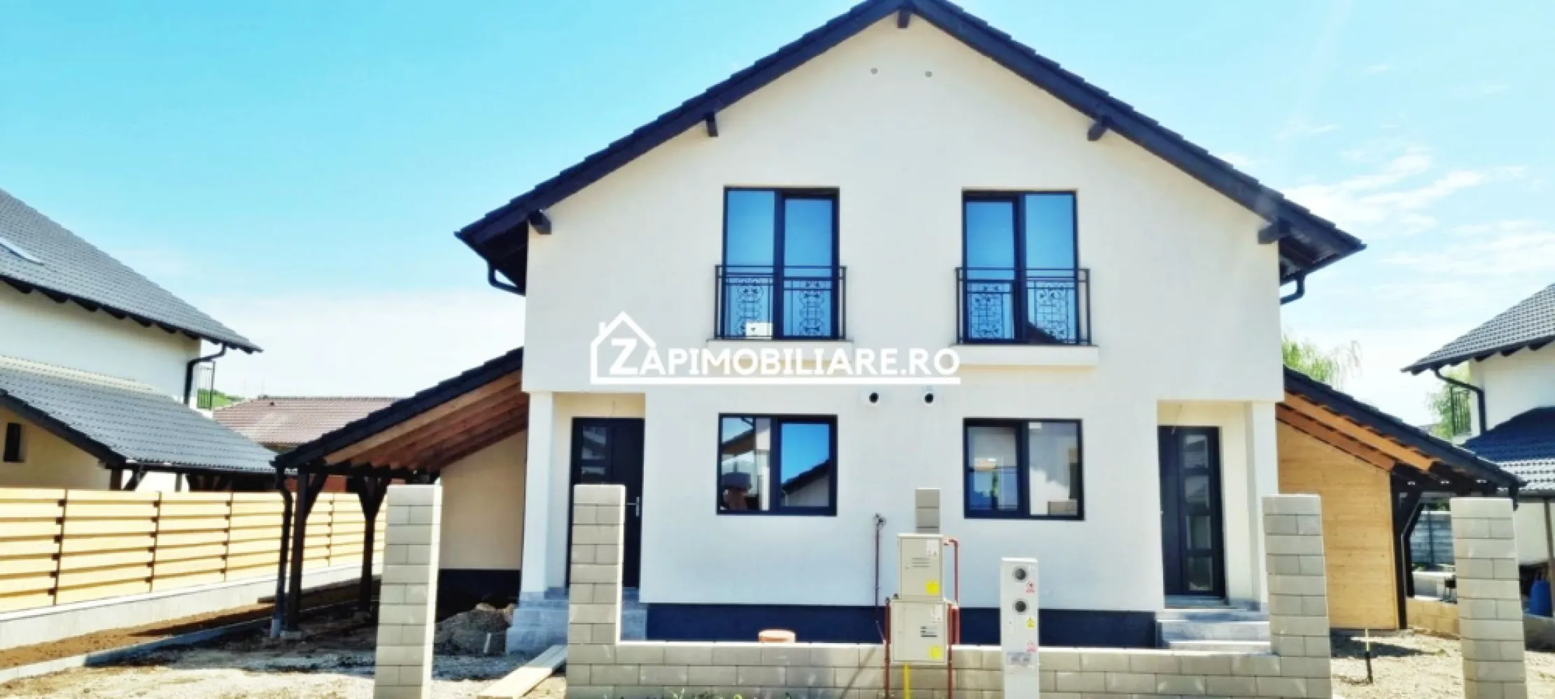 Casa 4 camere - La cheie - ultima disponibila - Mentionati ID-ul proprietatii cand apelati: CP1726425
Contact ⓪⑦②⑥ ②②③ ⑧⑧⑥ Sebastian
De vânzare casă tip duplex, 4 camere situată în Sancraiul de Mures, suprafața utilă de 100 mp amplasată pe un teren cu suprafața de 250 mp teren drept
Compartimentare:
- la parter: 1 living, 1 dormitor, 1 bucătărie, 1 baie, 1 terasa
- la etaj: 2 dormitoare, 1 baie, 1 balcon.

Detalii:
- centrală termică, calorifere, geamuri termopan, ușă PVC ( toate incluse in pret )
- fundația casei are o adâncime de 1 m, pereții sunt din cărămidă, acoperișul de țiglă, izolată cu polistiren de 10 cm.
- pod 
- anul construcției 2025

Utilitați:
- curent, apă, gaz, canalizare 

Casa se vinde semifinisată avansat cu centrala termica si calorifere incluse la prețul de 147000 euro sau 157000 euro finisata la cheie TVA inclus
Contact ⓪⑦②⑥ ②②③ ⑧⑧⑥ Sebastian