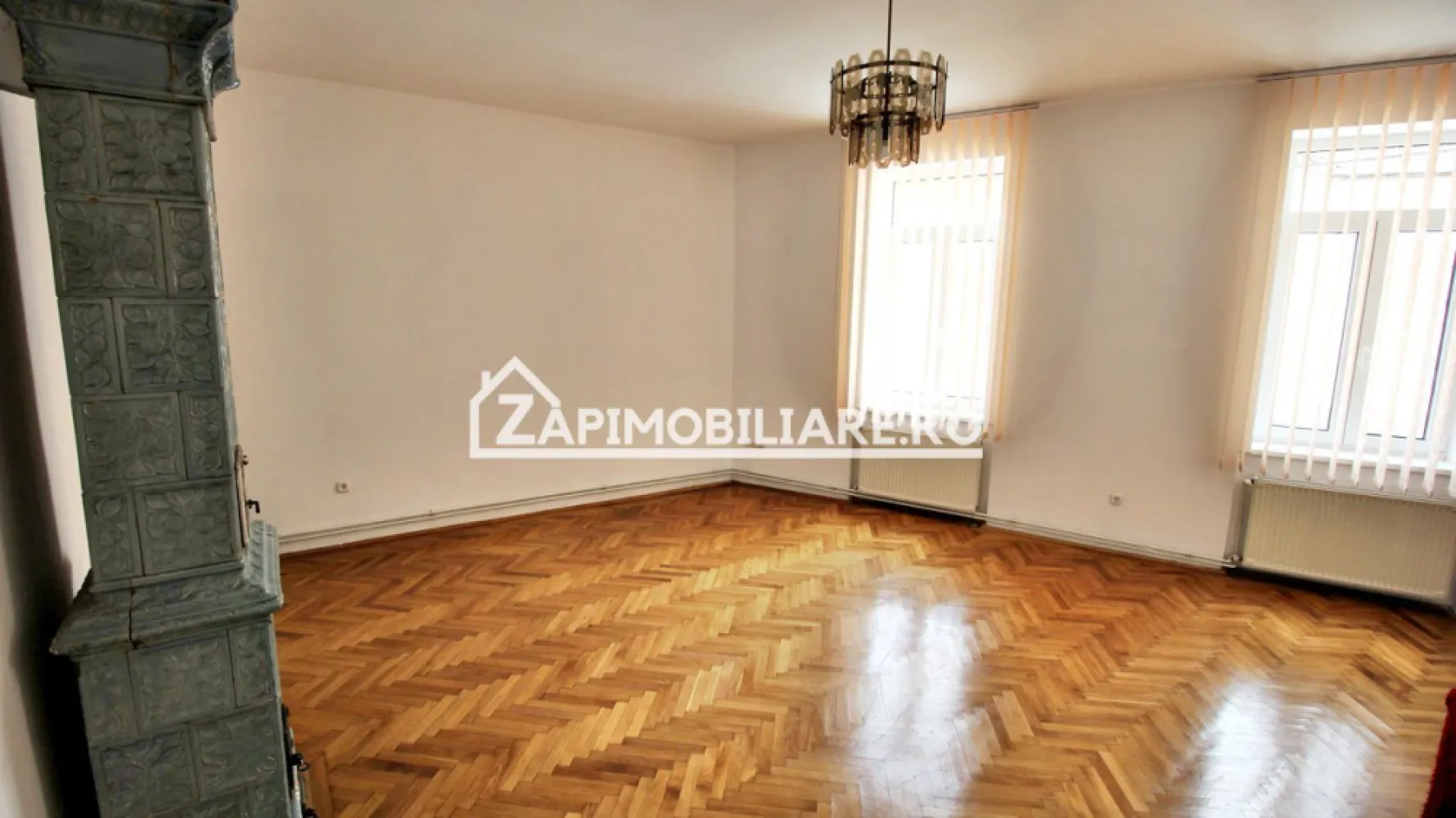 Casa 5 camere,3 băi,180 mp.teren 371 mp.Central