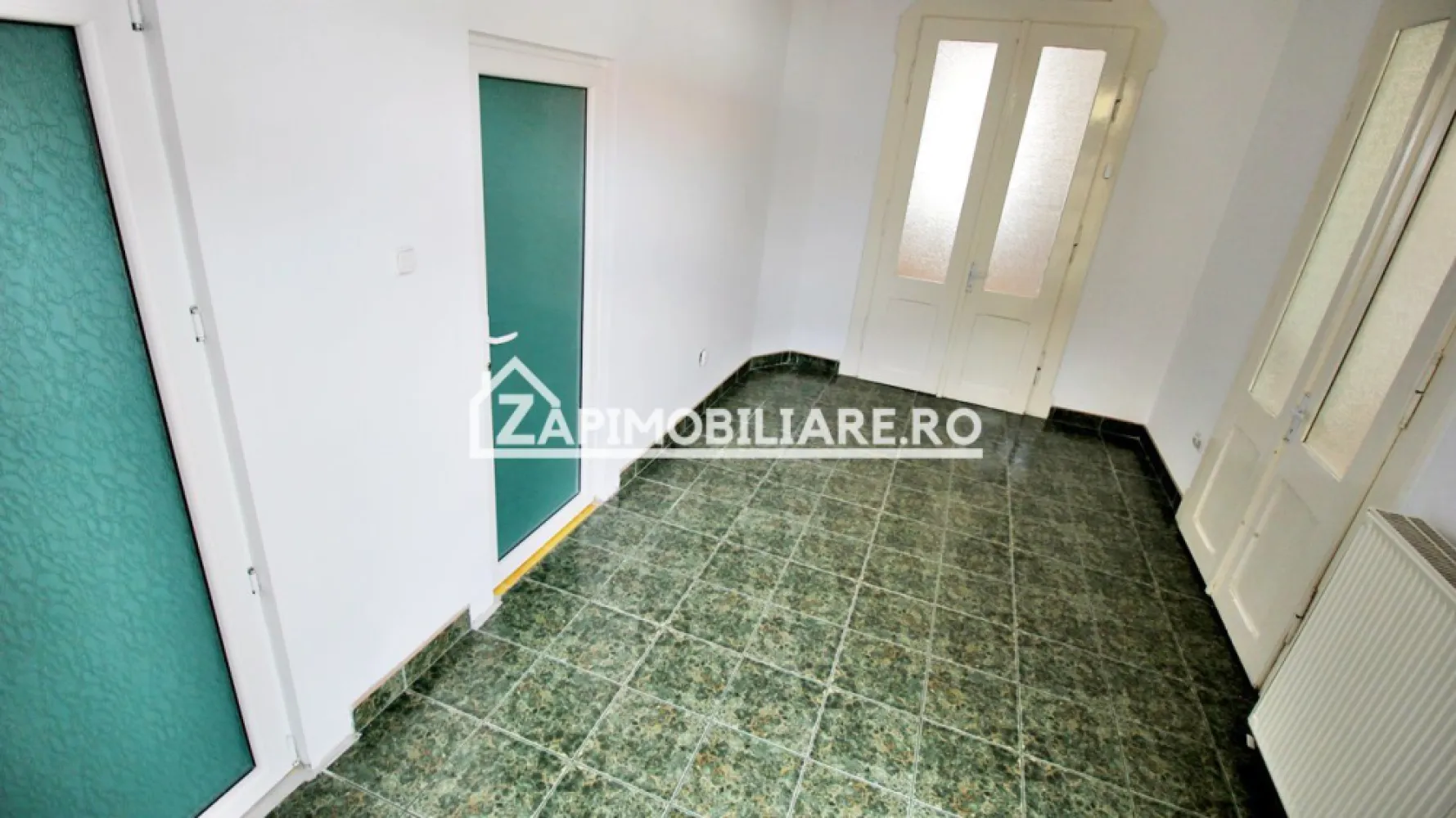 Casa 5 camere,3 băi,180 mp.teren 371 mp.Central