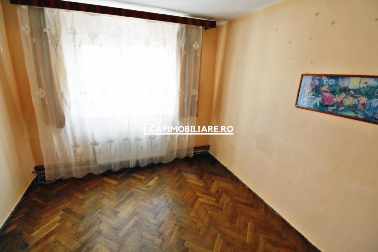 Dambu Pietros - Zona Ansamblul Muresul - 4 camere - 2 balcoane - Mentionati ID-ul proprietatii cand apelati: CP1793758
Contact ⓪⑦②⑥ ②②③ ⑧⑧⑥ Sebastian
De vânzare apartament 4 camere decomandat confort 1, situat în cartierul Dambu Pietros in spate la Ansamblul Muresul , suprafață utilă de 75 mp + balcoane, situat la etajul 4 din 4 oferit de Zap Imobiliare 
Detalii: 
- 1 living, 3 dormitor, 1 bucătărie, 2 bai ( una cu geam), 2 balcone 
- centrală termică, calorifere, geamuri termopan, ușă metalică.

Locuința se vinde la prețul de 111000 Euro negociabil. Comisionul este ZERO pentru cumparator
Contact ⓪⑦②⑥ ②②③ ⑧⑧⑥ Sebastian

Proprietatea se află într-o zonă cu un confort deosebit, datorită amplasării în imediata apropiere a tot ceea ce înseamnă viață modernă, și anume: mijloace de transport în comun, magazine, unități de învățământ de toate gradele, piață, parc, bănci, farmacii, s.a.
Dacă vă place această ofertă - sau pentru alte informații sunați la numărul de contact din anunț! 
Compania Zap Imobiliare vă pune la dispoziție toate informațiile, actele și documentele necesare alături de asistență și consiliere permanentă până la finalizarea achiziției imobiliare. Ne dorim să îți oferim cea mai plăcută experiență, îndeplinim vise cu pereți!