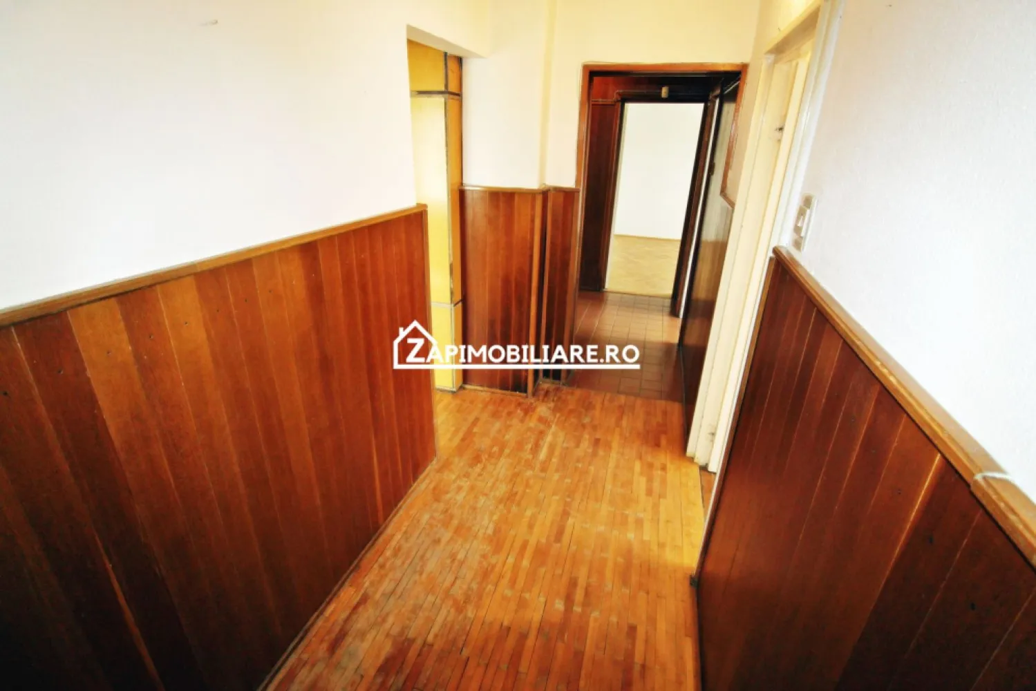 Dambu Pietros - Zona Ansamblul Muresul - 4 camere - 2 balcoane