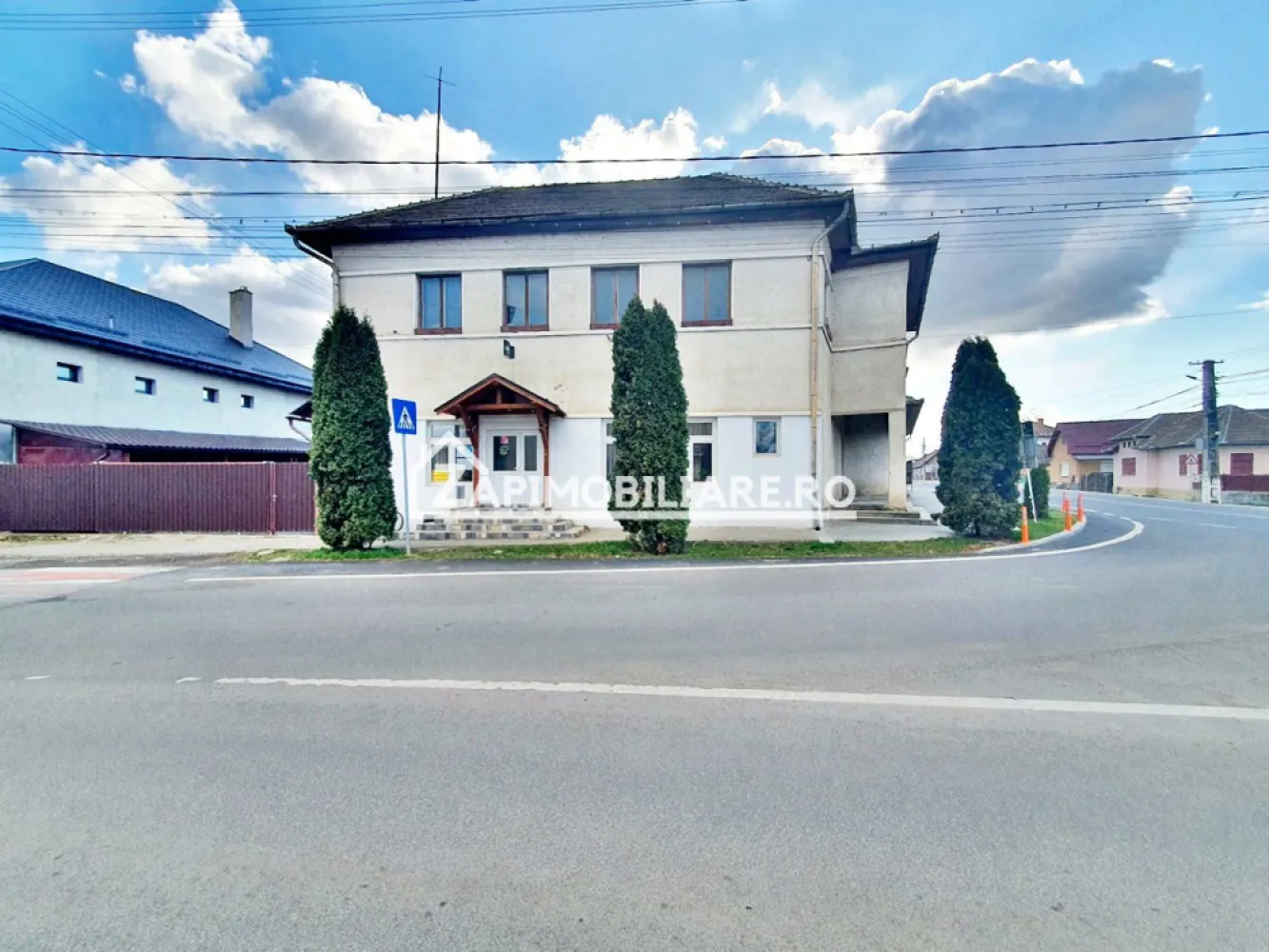 Spatiu Comercial 11 camere,370 mp utili,960 mp teren