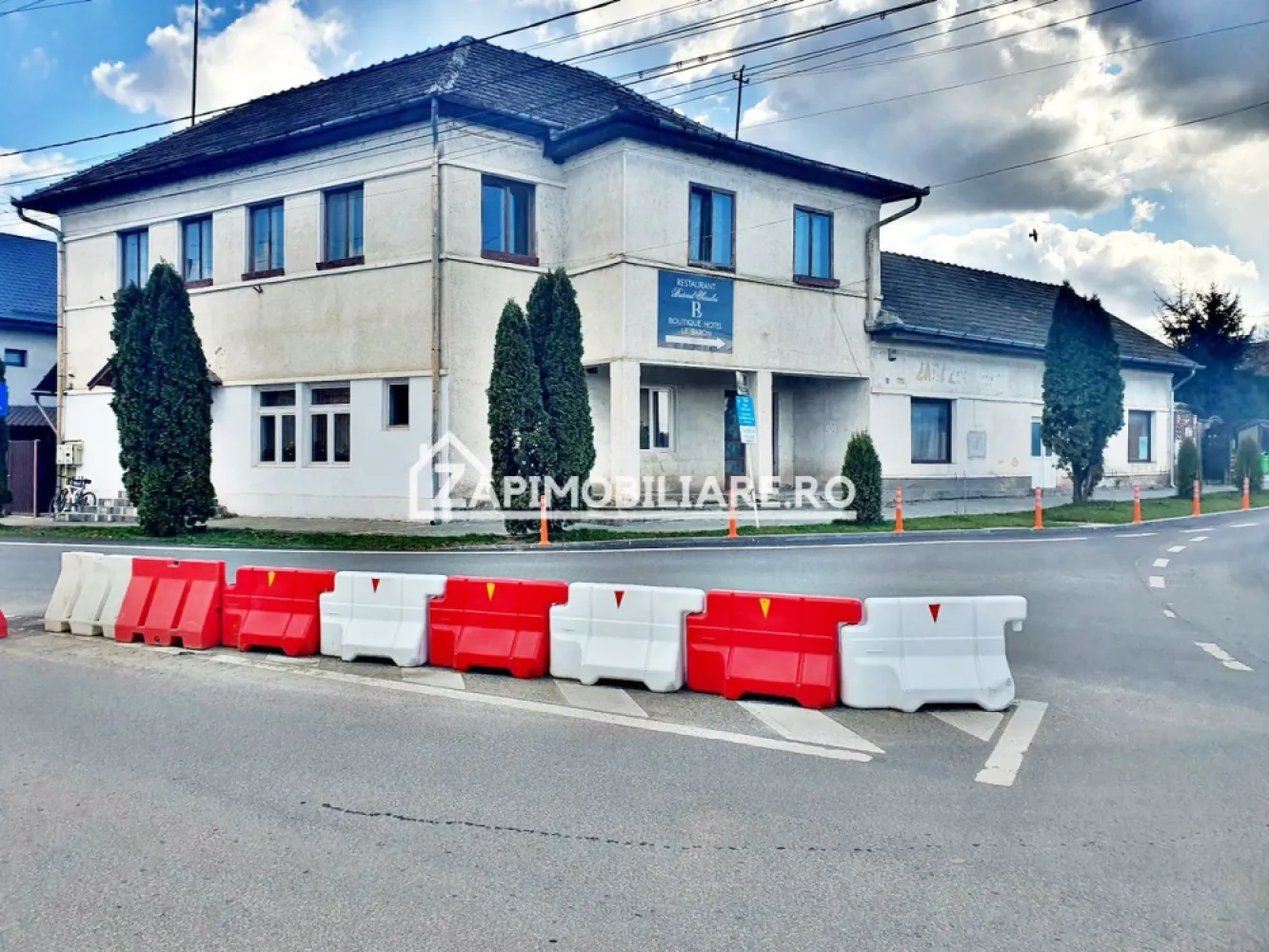 Spatiu Comercial 11 camere,370 mp utili,960 mp teren