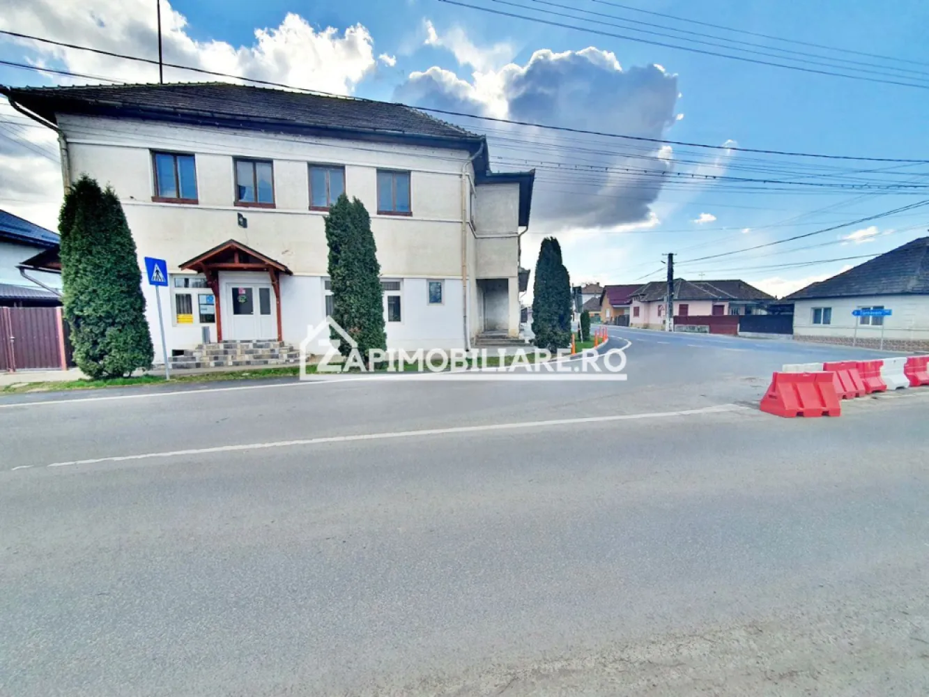 Spatiu Comercial 11 camere,370 mp utili,960 mp teren