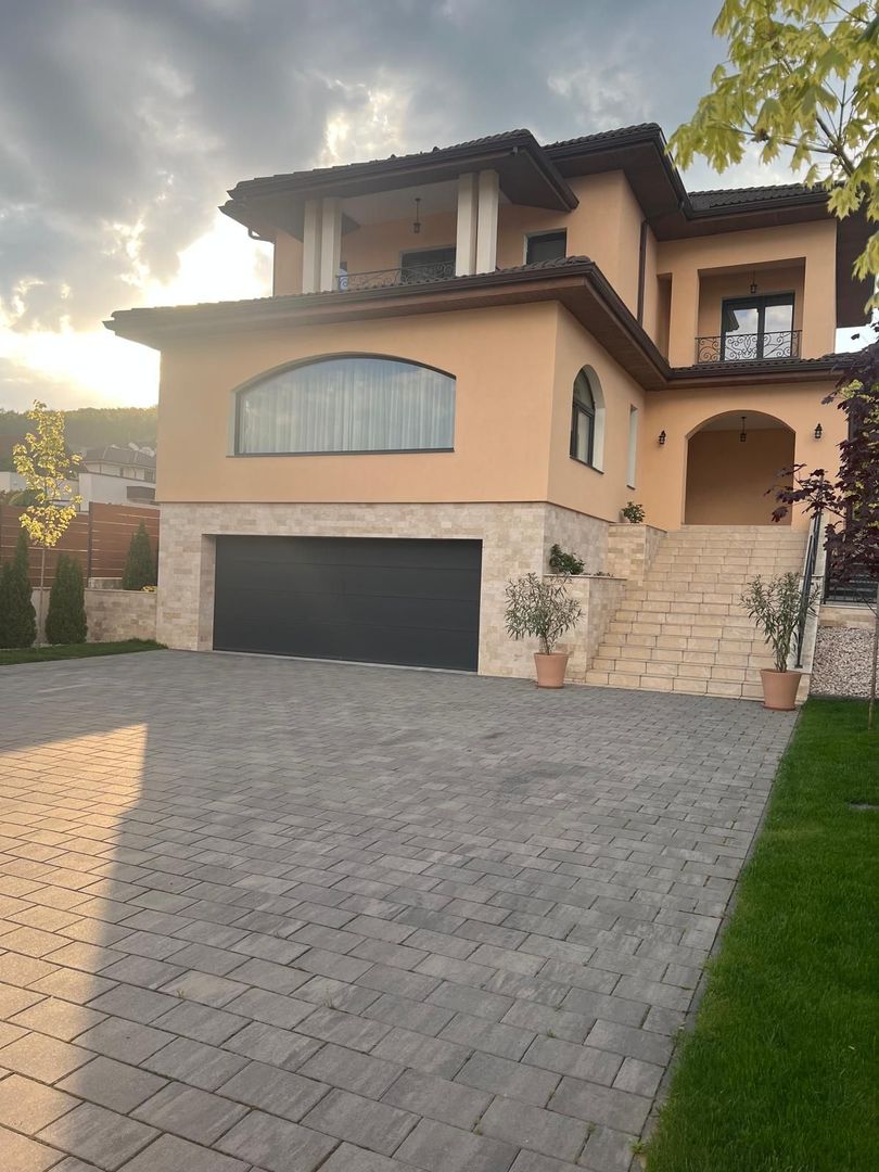 Casa 5 camere,477 mp,1077 mp teren, zona Cornisa,0%comision