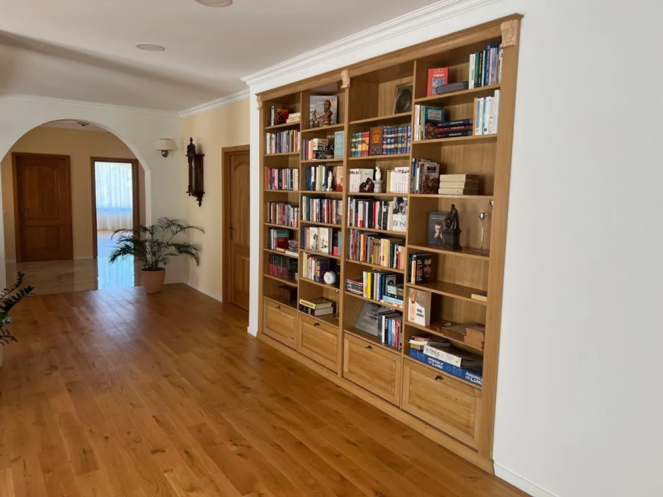 Casa 5 camere,477 mp,1077 mp teren, zona Cornisa,0%comision