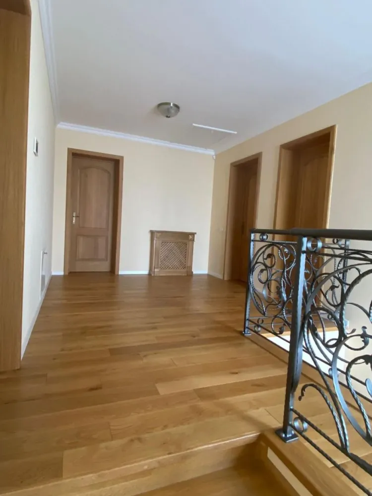 Casa 5 camere,477 mp,1077 mp teren, zona Cornisa,0%comision