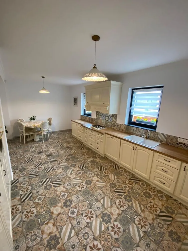 Casa 5 camere,477 mp,1077 mp teren, zona Cornisa,0%comision