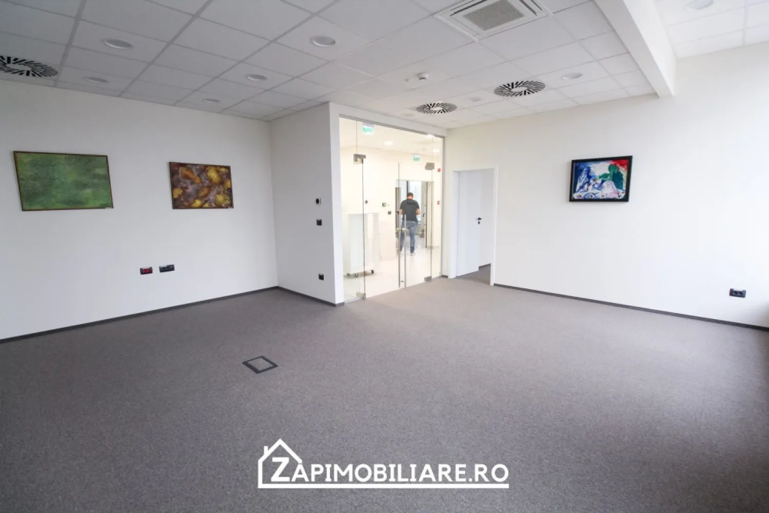 5 Birouri 146 mp - Cladirea Multinvest - Mentionati ID-ul proprietatii cand apelati: CP2139936
Contact ⓪⑦②⑥ ②②③ ⑧⑧⑥ Sebastian
De închiriat spatiu birouri avand o suprafata totala de 146.37 mp , format astfel:
- 5 birouri . 2 grupuri sanitare 1 hol casa scarii
- 1 terasa de aproximativ 60 mp 
- situat la etajul 6 cu vedere panoramica

Detalii:

Imobilul se închiriază la prețul de 1172 euro + TVA
Contact ⓪⑦②⑥ ②②③ ⑧⑧⑥ Sebastian 
Comisionul perceput este de 50% din valoarea primei chirii si se percepe o singură dată!
Acest anunț nu corespunde cerințelor tale? Sună la numărul afișat în anunț și unul dintre agenții noștri te va ajuta cu alte oferte personalizate în funcție de cerințele tale.