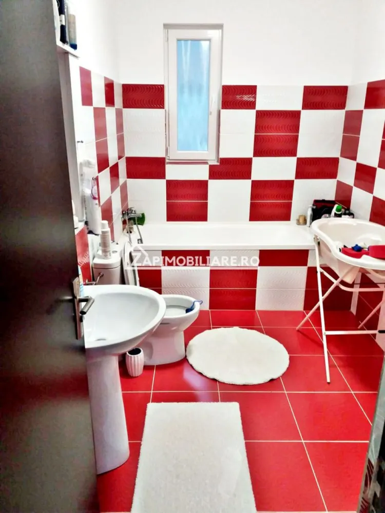 Casa 4 camere, 2 băi,141 mp,555 mp teren,cartier Răsăritului