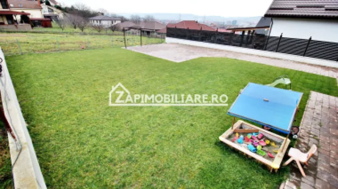 Casa 4 camere, 2 băi,141 mp,555 mp teren,cartier Răsăritului
