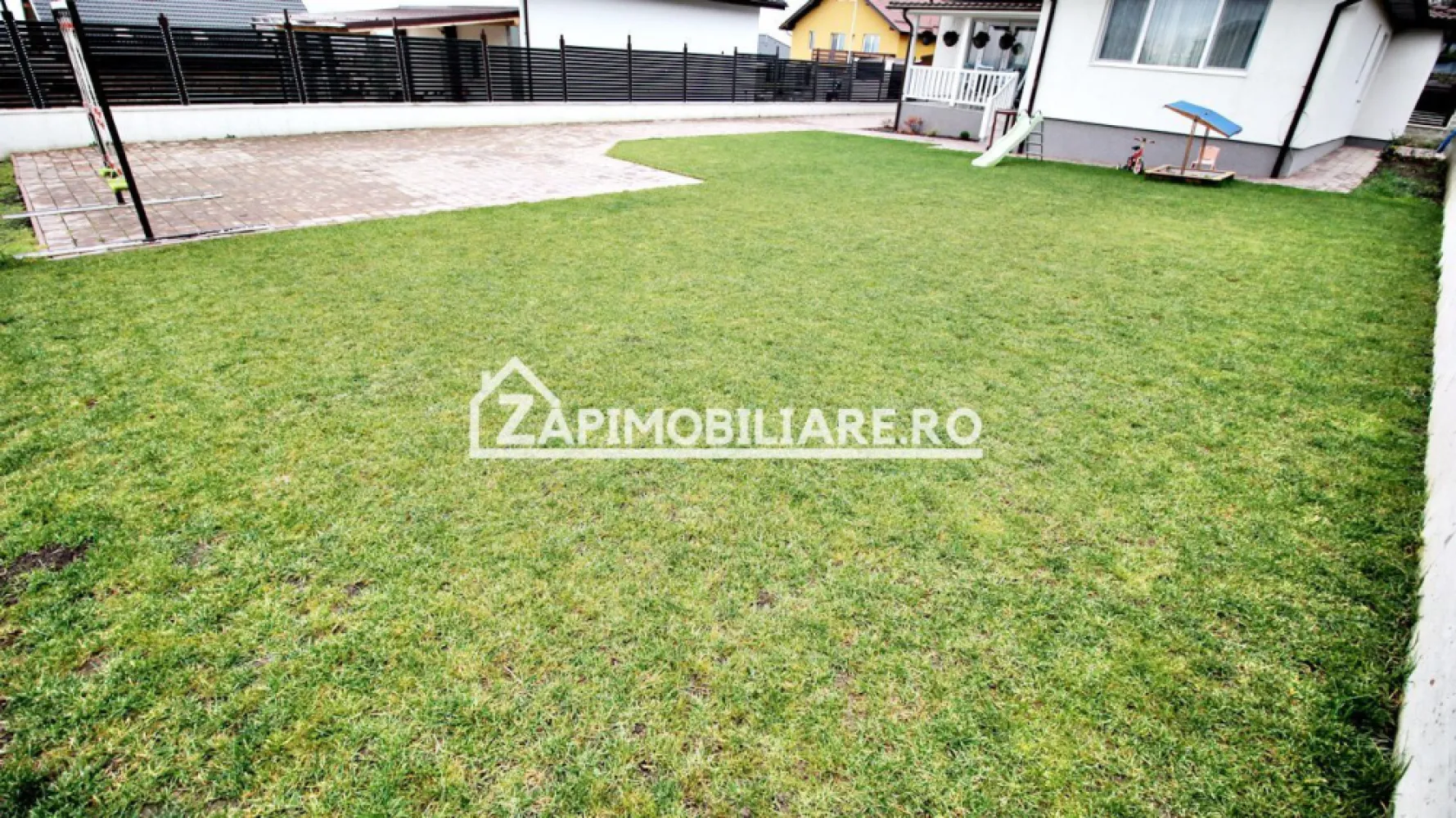 Casa 4 camere, 2 băi,141 mp,555 mp teren,cartier Răsăritului