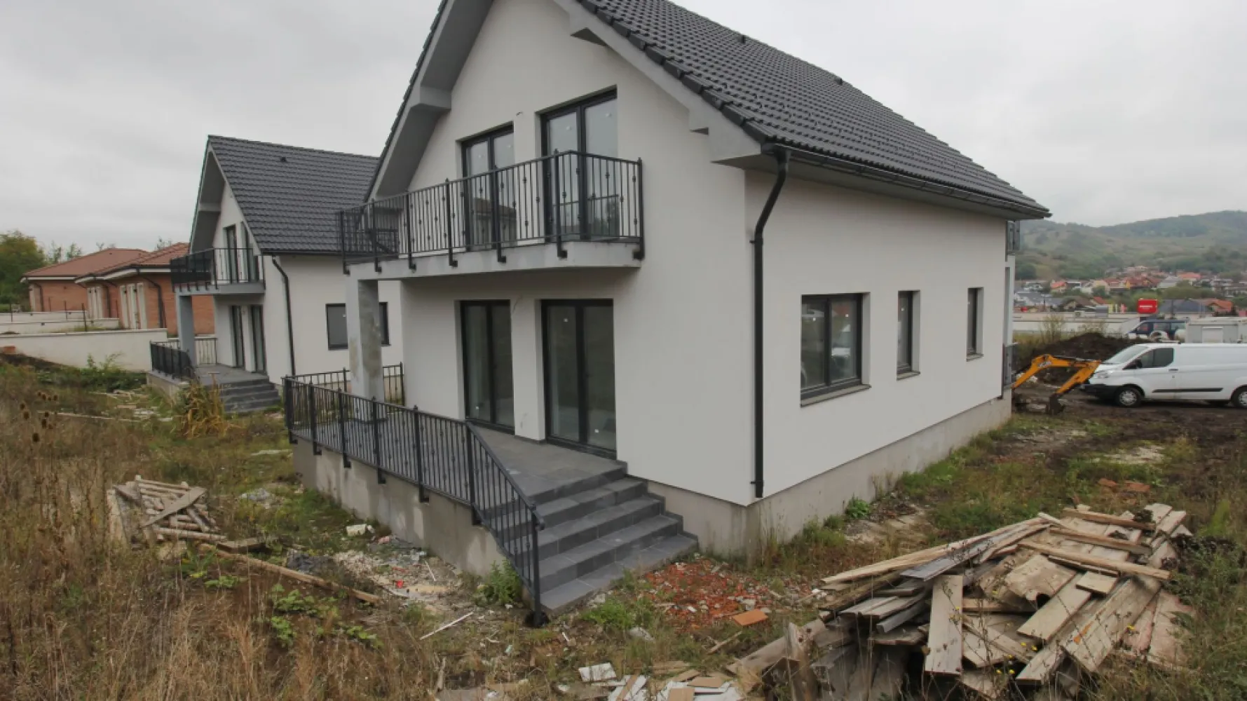 Casa 4 camere la cheie,2bai,120 mp,501 mp teren,zona Corunca