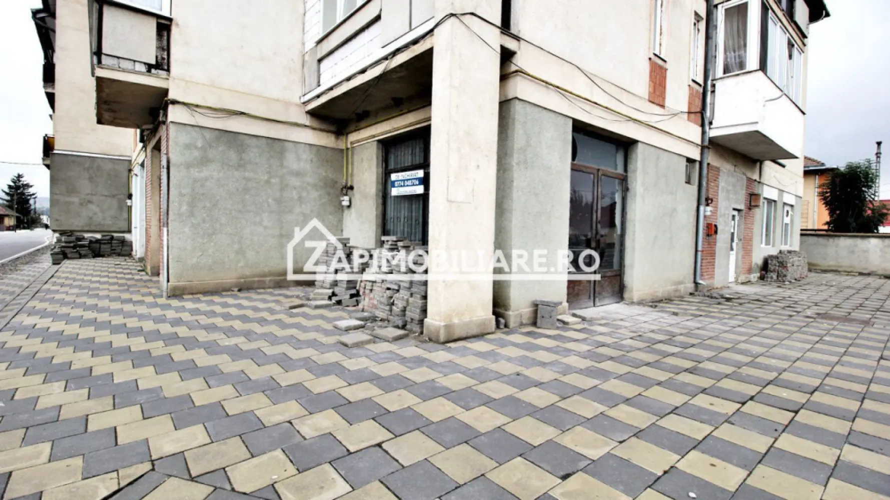 Hală + birouri si spatiu comercial 700 mp. teren 2.500 mp