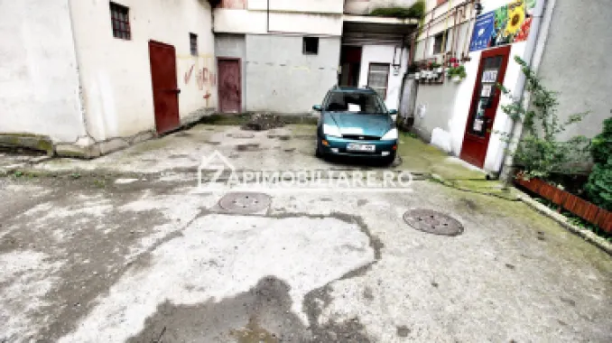 Hală + birouri si spatiu comercial 700 mp. teren 2.500 mp