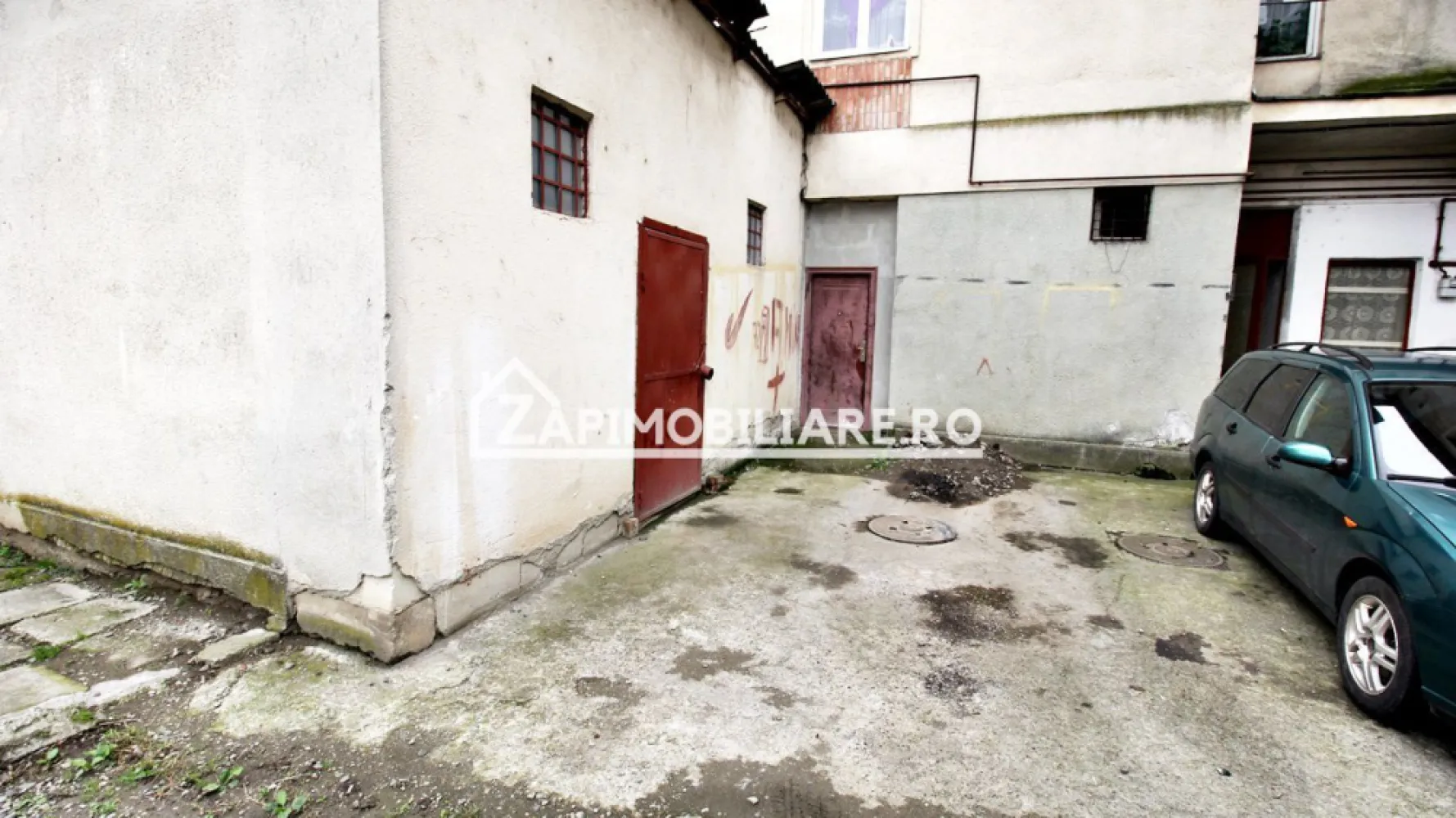 Hală + birouri si spatiu comercial 700 mp. teren 2.500 mp