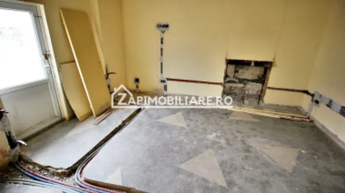 Hală + birouri si spatiu comercial 700 mp. teren 2.500 mp