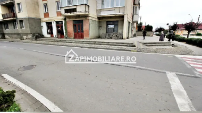Hală + birouri si spatiu comercial 700 mp. teren 2.500 mp