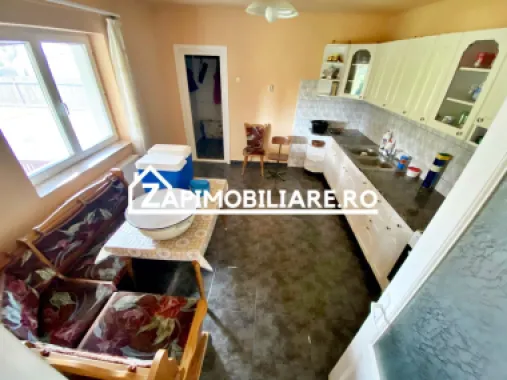 Ungheni - Casa 5 camere, 240mp, teren 1390mp,