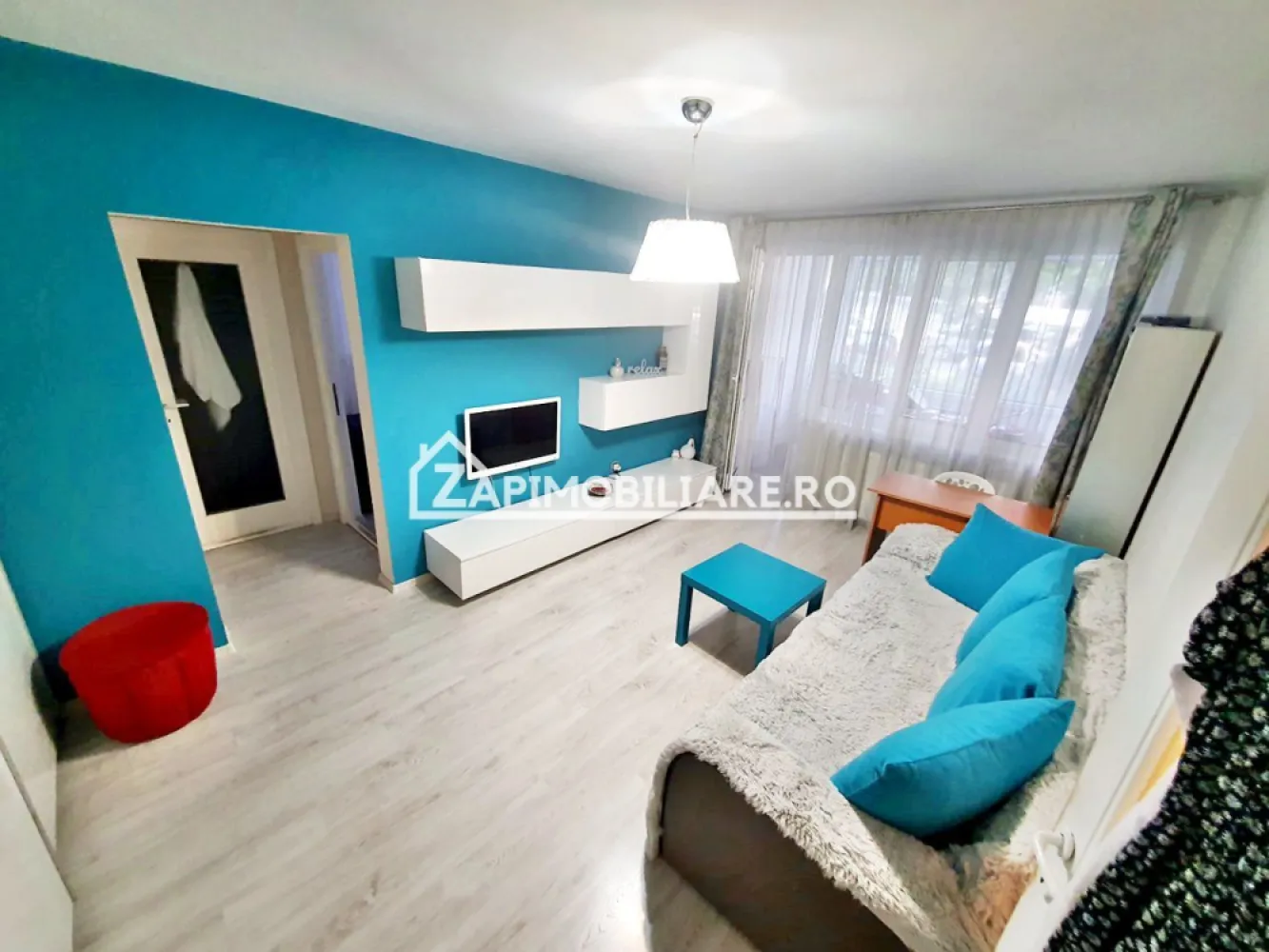 Apartament 2 camere,52 mp,zona Dacia recent renovat - Contact 0774048706 Bogdan
De închiriat apartament 2 camere recent renovat si mobilat confort 1 , situat în cartierul Tudor strada Brasovului suprafață utilă de 52 mp, situat la Parter din 10 oferit de Zap Imobiliare 
Detalii: 
- 1 living, 1 dormitor, 1 bucătărie, 1 baie, 1 balcon închis, 1 hol
- centrală termică, calorifere, geamuri termopan, ușă metalică.
- masina de spalat rufe, frigider, aragaz
Proprietatea se află într-o zonă cu un confort deosebit, datorită amplasării în imediata apropiere a tot ceea ce înseamnă viață modernă, și anume: mijloace de transport în comun, magazine, unități de învățământ de toate gradele, piață, parc, bănci, farmacii, s.a.
Locuința se incchiriaza mobilată și utilată la prețul de 420 Euro Comisionul este 50%din prima chirie 
Contact 0774048706 Bogdan

Dacă vă place această ofertă - sau pentru alte informații sunați la numărul de contact din anunț! 
Compania Zap Imobiliare vă pune la dispoziție toate informațiile, actele și documentele necesare alături de asistență și consiliere permanentă până la finalizarea achiziției imobiliare. Ne dorim să îți oferim cea mai plăcută experiență, îndeplinim vise cu pereți!