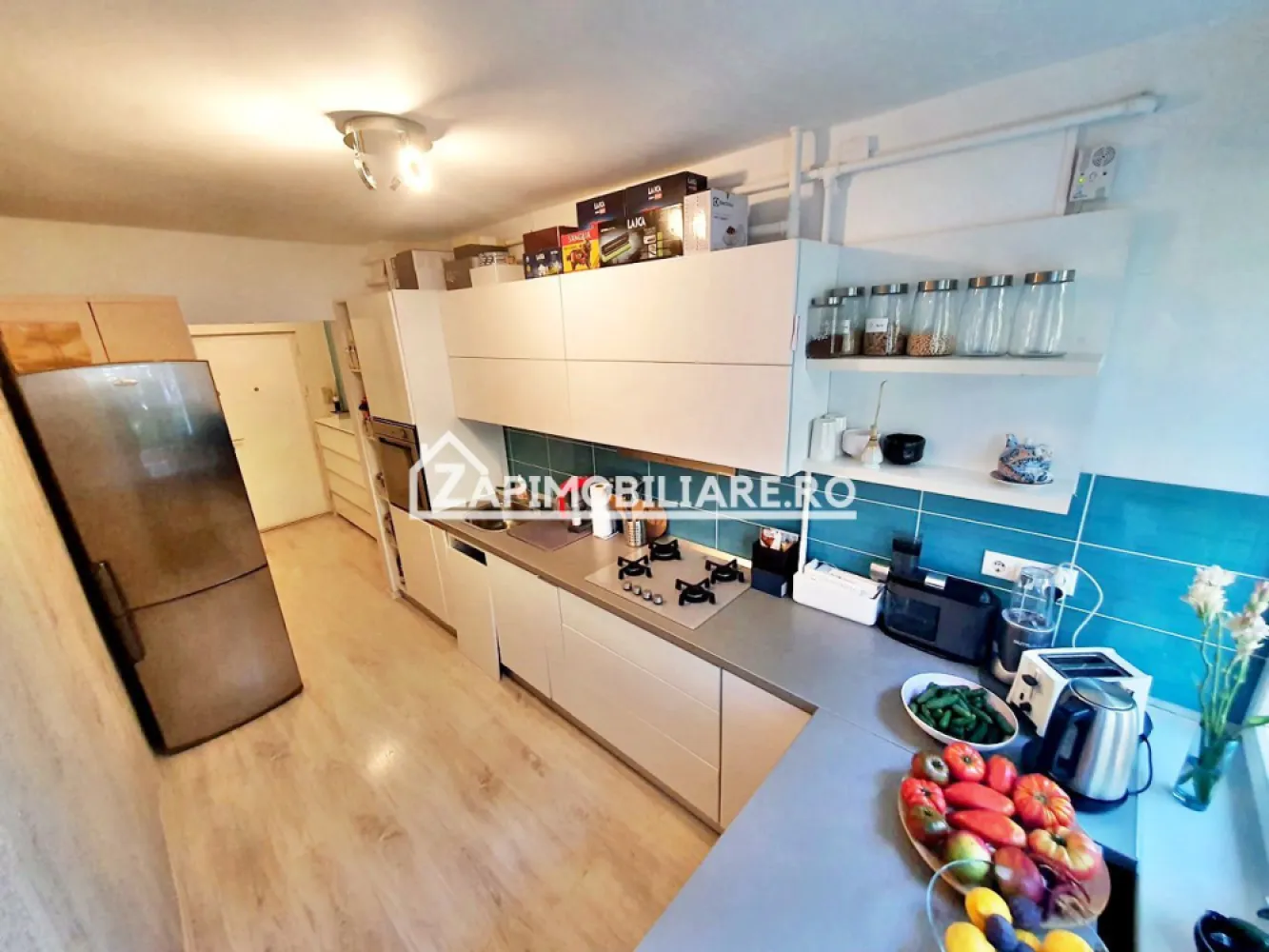 Apartament 2 camere,52 mp,zona Dacia recent renovat - Contact 0774048706 Bogdan
De închiriat apartament 2 camere recent renovat si mobilat confort 1 , situat în cartierul Tudor strada Brasovului suprafață utilă de 52 mp, situat la Parter din 10 oferit de Zap Imobiliare 
Detalii: 
- 1 living, 1 dormitor, 1 bucătărie, 1 baie, 1 balcon închis, 1 hol
- centrală termică, calorifere, geamuri termopan, ușă metalică.
- masina de spalat rufe, frigider, aragaz
Proprietatea se află într-o zonă cu un confort deosebit, datorită amplasării în imediata apropiere a tot ceea ce înseamnă viață modernă, și anume: mijloace de transport în comun, magazine, unități de învățământ de toate gradele, piață, parc, bănci, farmacii, s.a.
Locuința se incchiriaza mobilată și utilată la prețul de 420 Euro Comisionul este 50%din prima chirie 
Contact 0774048706 Bogdan

Dacă vă place această ofertă - sau pentru alte informații sunați la numărul de contact din anunț! 
Compania Zap Imobiliare vă pune la dispoziție toate informațiile, actele și documentele necesare alături de asistență și consiliere permanentă până la finalizarea achiziției imobiliare. Ne dorim să îți oferim cea mai plăcută experiență, îndeplinim vise cu pereți!