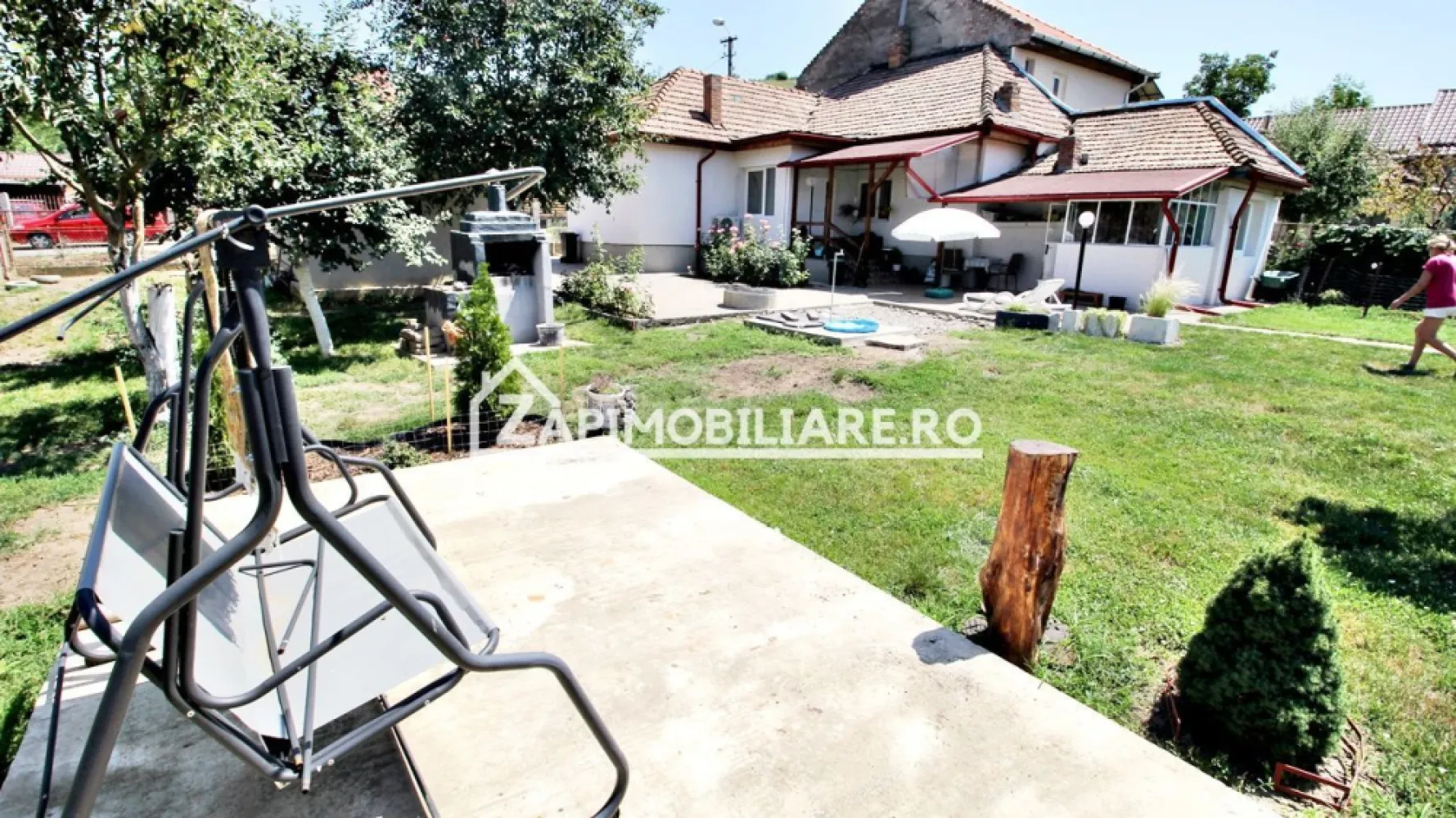 Casa 3 camere, 100mp,1079 mp teren,zona GH.Doja, 0% comision - Contact 0774048706 Bogdan
De vânzare casă, pe 1 nivel, singur în curte, 3 camere situată în cartierul Mureseni, suprafața utilă de 100 .mp amplasată pe un teren cu suprafața de 1079 mp, 
Compartimentare:
- la demisol 1 pivnită
- la parter: 1 living, 1 bucătărie, 1 baie, 2 dormitoare, 1 terasă, 1 garaj,
Detalii:
- centrală termică, calorifere, geamuri termopan,
- fundația casei are o adâncime de 1 m, pereții sunt din cărămidă, acoperișul de țiglă, izolată cu polistiren de 10 cm.
- pivniță, pod mansardabil, 
- anul construcției1980 / renovată in anul 2023
Utilitați:
- curent, apă, gaz, canalizare
Casa se vinde la cheie partial mobilată și partial utilată la prețul de 199.000 Euro negociabil. Comision ZERO!
Contact 0774048706 Bogdan
Daca vă place această ofertă sau pentru alte informații sunați la numărul de contact din anunț! 
Compania Zap Imobiliare vă pune la dispoziție toate actele și documentele necesare alături de asistență și consiliere permanentă până la finalizarea achiziției imobiliare. 
Ne dorim să îți oferim cea mai plăcută experiență, îndeplinim vise cu pereți!