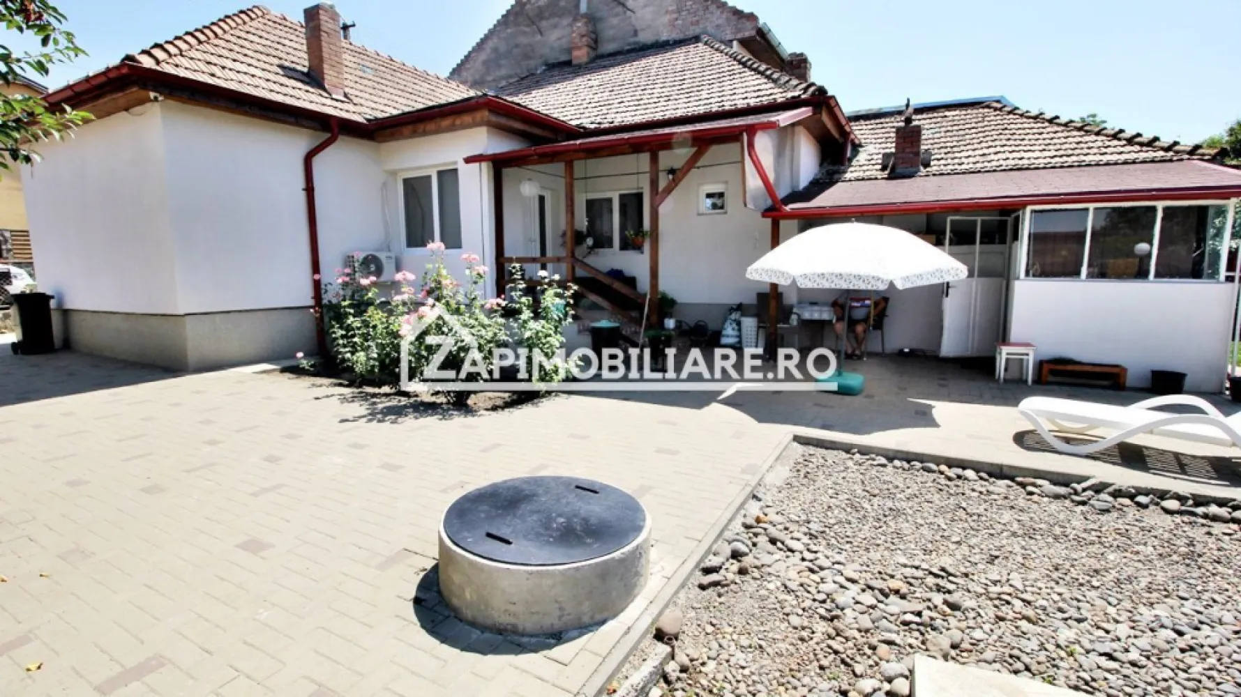 Casa 3 camere, 100mp,1079 mp teren,zona GH.Doja, 0% comision - Contact 0774048706 Bogdan
De vânzare casă, pe 1 nivel, singur în curte, 3 camere situată în cartierul Mureseni, suprafața utilă de 100 .mp amplasată pe un teren cu suprafața de 1079 mp, 
Compartimentare:
- la demisol 1 pivnită
- la parter: 1 living, 1 bucătărie, 1 baie, 2 dormitoare, 1 terasă, 1 garaj,
Detalii:
- centrală termică, calorifere, geamuri termopan,
- fundația casei are o adâncime de 1 m, pereții sunt din cărămidă, acoperișul de țiglă, izolată cu polistiren de 10 cm.
- pivniță, pod mansardabil, 
- anul construcției1980 / renovată in anul 2023
Utilitați:
- curent, apă, gaz, canalizare
Casa se vinde la cheie partial mobilată și partial utilată la prețul de 199.000 Euro negociabil. Comision ZERO!
Contact 0774048706 Bogdan
Daca vă place această ofertă sau pentru alte informații sunați la numărul de contact din anunț! 
Compania Zap Imobiliare vă pune la dispoziție toate actele și documentele necesare alături de asistență și consiliere permanentă până la finalizarea achiziției imobiliare. 
Ne dorim să îți oferim cea mai plăcută experiență, îndeplinim vise cu pereți!