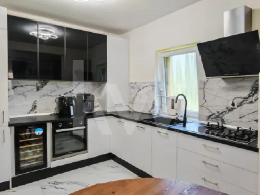 Apartament 3 camere, 2băi curte 86mp, parcare privată, zona Primarie, Selimbăr
