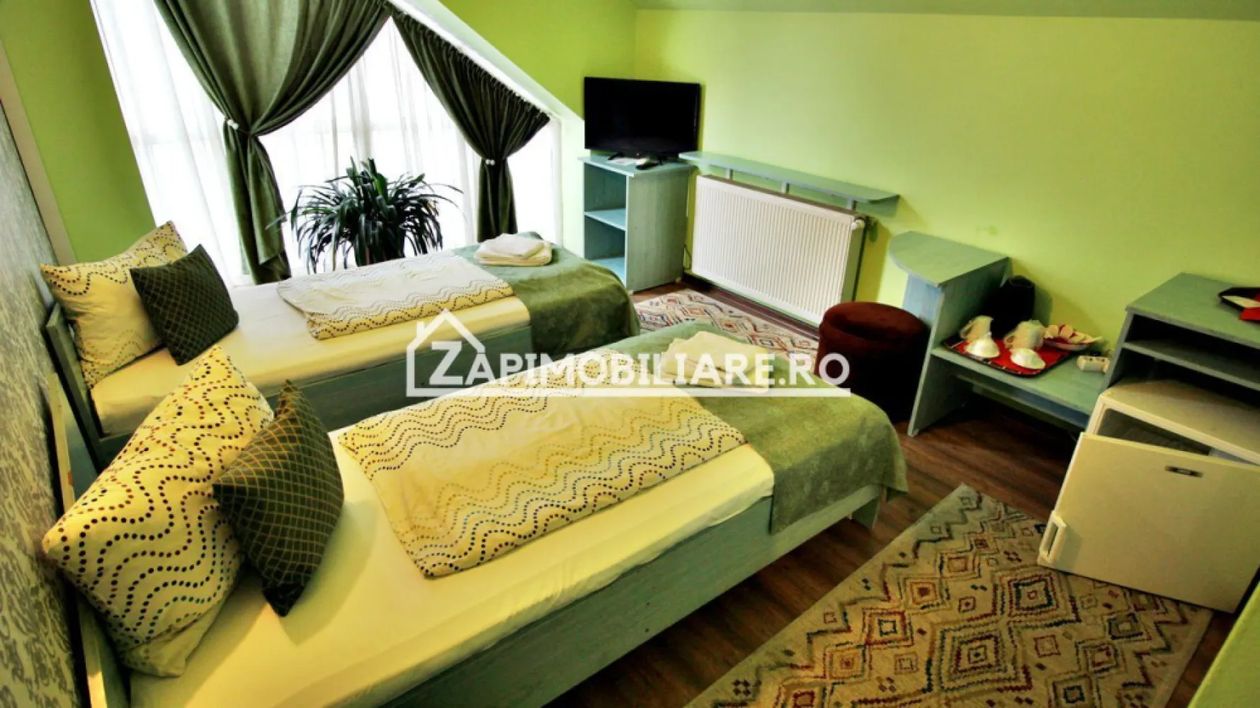 Pensiune aproape de centru,10 camere,13 băi,1 restaurant - Contact 0774048706 Bogdan
De vânzare pensiune mobilată si utilată cu activitate de 23 ani ,aproape de centru 10 camere ,13 băi, 1 restaurant, 1 bar,1 bucătărie cu anexe, 1 receptie, 1 spălătorie, 1 uscătorie, 1 vestiar, 1 magazie, 1 debara,1 cameră tehnică,1 birou, situată în zona Gheorghe Doja suprafața utilă de 525 mp amplasată pe un teren cu suprafața de 265 mp, 
Compartimentare:
- la demisol 1 spălătorie, 2,băi, 1 vestiar, 1 uscătorie, 1 magazie, 1 cameră tehnică
- la parter: 1 receptie cu birou,1 baie, 1 restaurant,1 bar, 1 bucătărie cu anexe, 1 hol,2 depozite
- la etaj: 4 camere, 4 bai, 1 magazie,1 hol, 1 balcon, 
- la mansardă 4 camere ,4 bai
Detalii:
- centrală termică, calorifere, geamuri termopan, 

- pivniță, pod mansardabil, 
- anul construcției 2001

Utilitați:
- curent, apă, gaz, canalizare

Pensiunea se vinde la cheie , mobilată și utilată la prețul de 680.000 Euro negociabil. Comision ZERO!
Contact 0774048706 Bogdan
Daca vă place această ofertă sau pentru alte informații sunați la numărul de contact din anunț! 
Compania Zap Imobiliare vă pune la dispoziție toate actele și documentele necesare alături de asistență și consiliere permanentă până la finalizarea achiziției imobiliare. 
Ne dorim să îți oferim cea mai plăcută experiență, îndeplinim vise cu pereți!