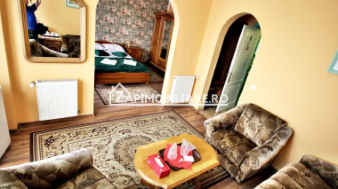 Pensiune aproape de centru,10 camere,13 băi,1 restaurant