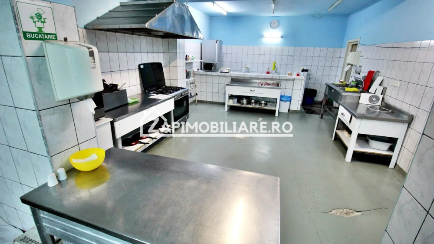 Pensiune aproape de centru,10 camere,13 băi,1 restaurant