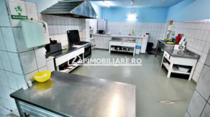 Pensiune aproape de centru,10 camere,13 băi,1 restaurant
