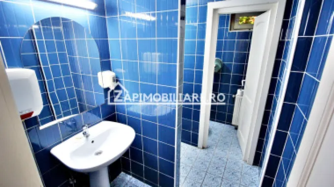 Pensiune aproape de centru,10 camere,13 băi,1 restaurant