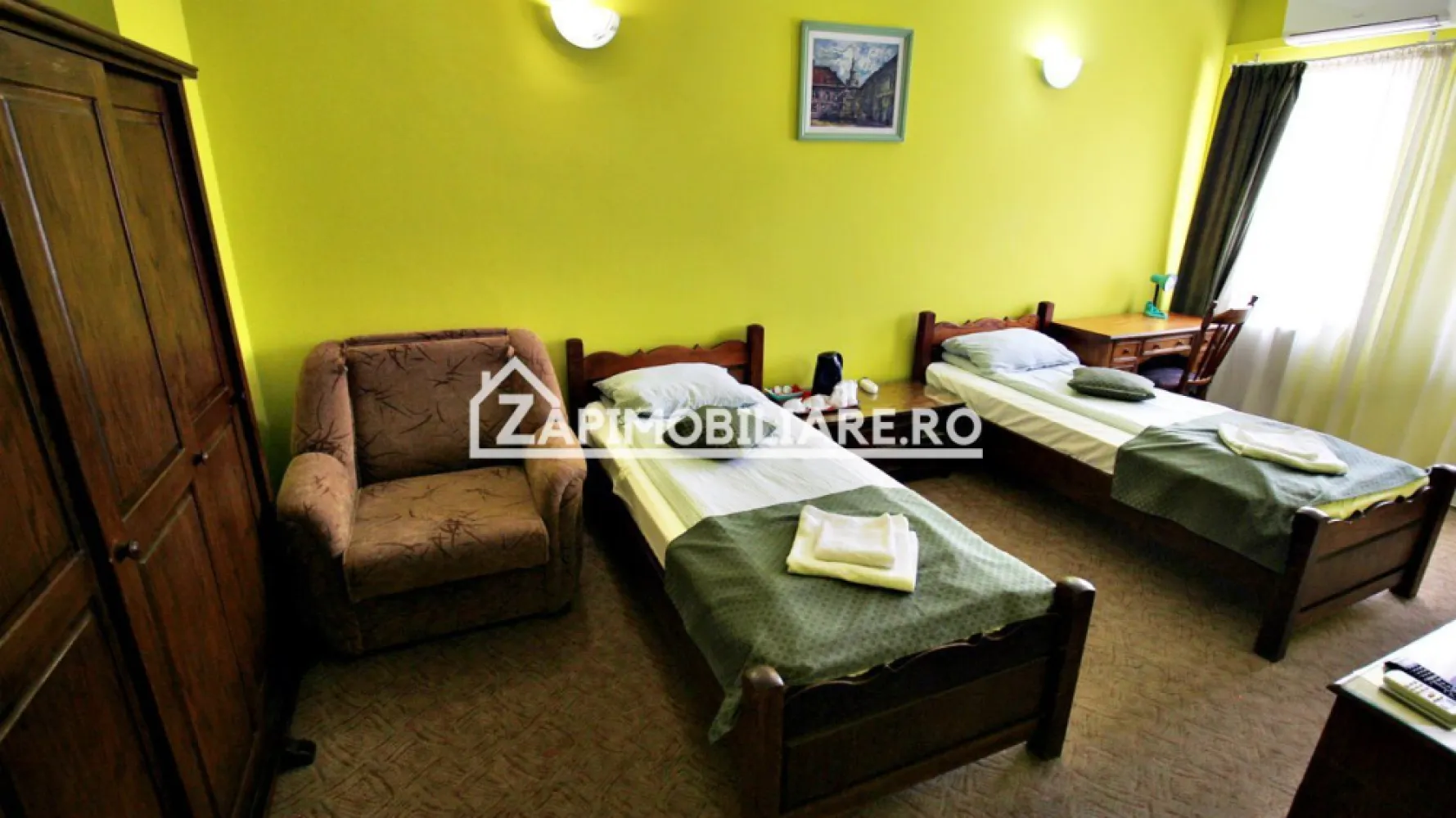 Pensiune aproape de centru,10 camere,13 băi,1 restaurant