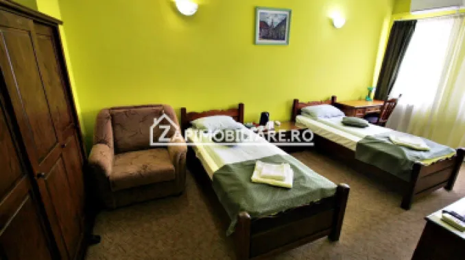 Pensiune aproape de centru,10 camere,13 băi,1 restaurant