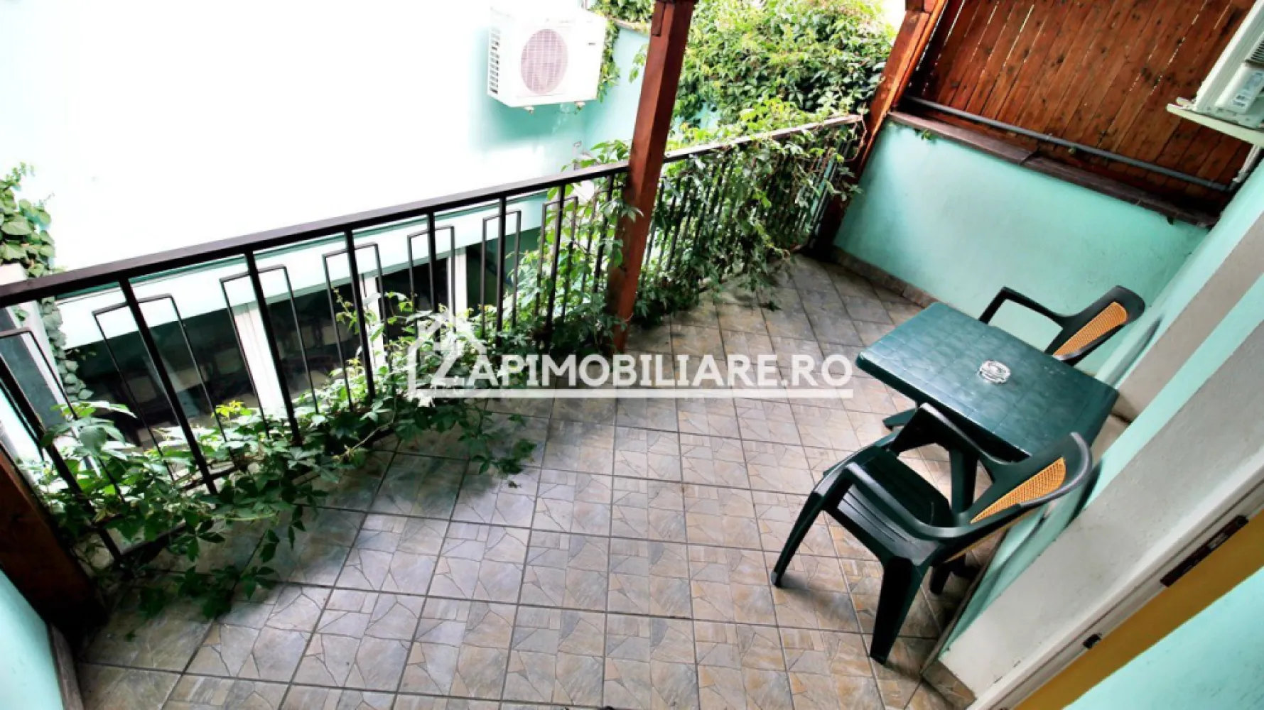 Pensiune aproape de centru,10 camere,13 băi,1 restaurant