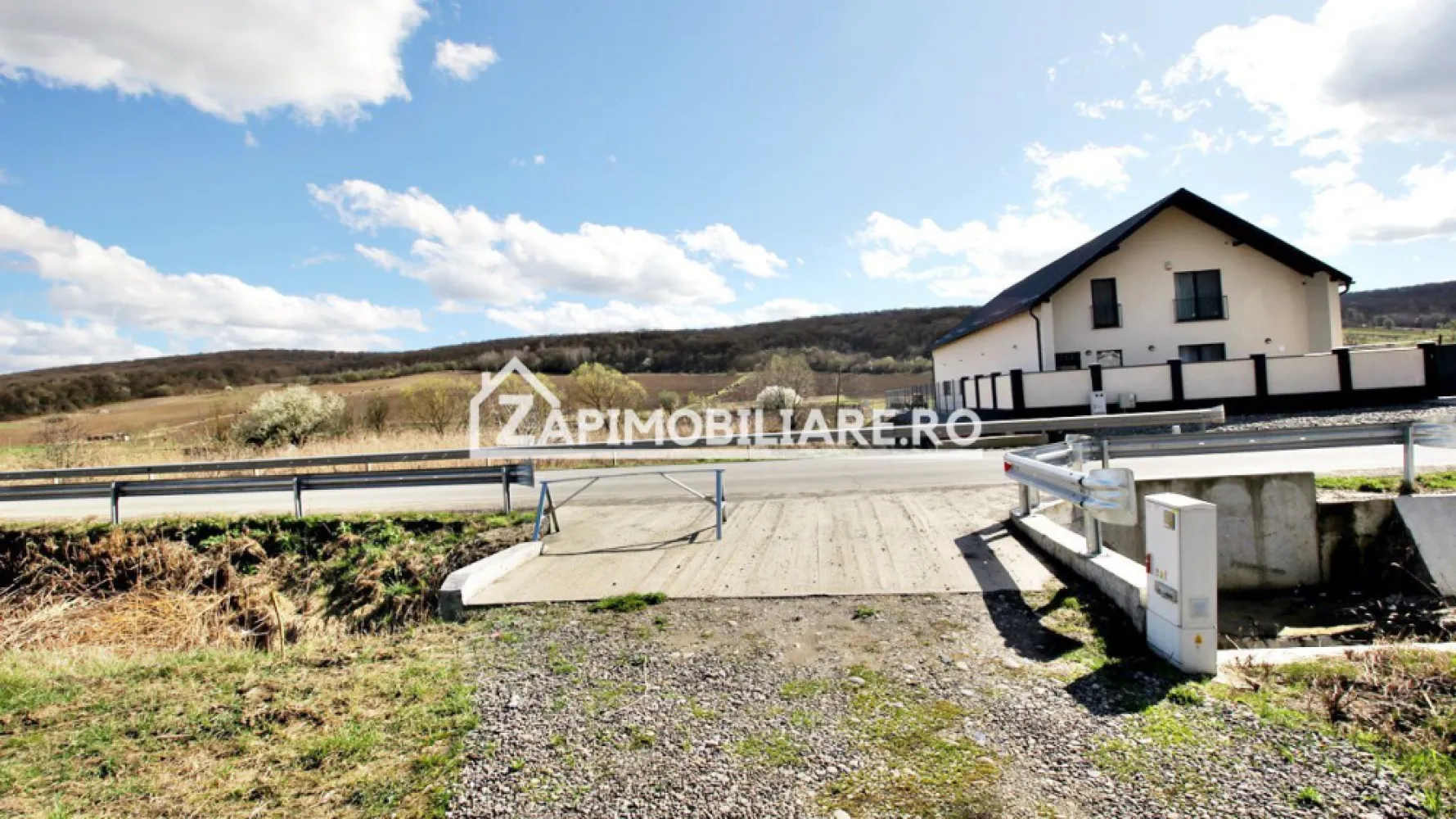 Parcele de 603 mp.teren intravilan, drum de 9 m.Livezeni - Vă oferim spre vânzare ultimele 2 parcele teren intravilan cu suprafata de 603 mp cu pug aprobat,situate în Livezeni 
Contact 0774048706 Bogdan
Descriere:
Cei interesați pot achiziționa terenul de 603 mp la prețul de 59.000 EURO comision ZERO.
Dacă vă place această ofertă - sau pentru alte informații sunați la numărul de contact din anunț! 0774048706 Bogdan
Compania Zap Imobiliare vă pune la dispoziție toate informațiile, actele și documentele necesare alături de asistență și consiliere permanentă până la finalizarea achiziției imobiliare. Ne dorim să îți oferim cea mai plăcută experiență.