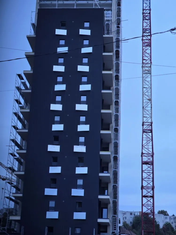 Oferta Apartamente c in Bloc Nou 41 mp et.8, - Contact 0774048706 Bogdan 
De vânzare apartament in Bloc nou cu 2 camere decomandat confort 1, situat în Zona semicentral, cu suprafeta utilă de la 55 mp + balcon 9 mp. situat la etajul 4 di 16
Apartamentul cu 2 camere se vinde semifinisat la pretul de 107.500 euro+tva
Contact 0774048706 Bogdan
Dacă vă place această ofertă - sau pentru alte informații sunați la numărul de contact din anunț! 
Compania Zap Imobiliare vă pune la dispoziție toate informațiile, actele și documentele necesare alături de asistență și consiliere permanentă până la finalizarea achiziției imobiliare. Ne dorim să îți oferim cea mai plăcută experiență, îndeplinim vise cu pereți!