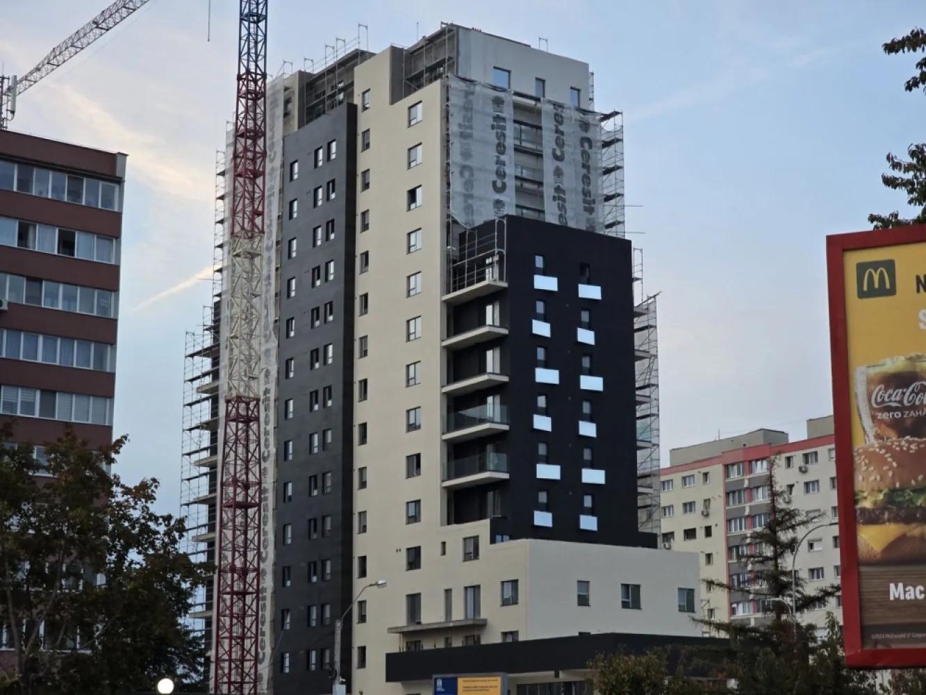 Oferta Apartamente c in Bloc Nou 41 mp et.8, - Contact 0774048706 Bogdan 
De vânzare apartament in Bloc nou cu 2 camere decomandat confort 1, situat în Zona semicentral, cu suprafeta utilă de la 55 mp + balcon 9 mp. situat la etajul 4 di 16
Apartamentul cu 2 camere se vinde semifinisat la pretul de 107.500 euro+tva
Contact 0774048706 Bogdan
Dacă vă place această ofertă - sau pentru alte informații sunați la numărul de contact din anunț! 
Compania Zap Imobiliare vă pune la dispoziție toate informațiile, actele și documentele necesare alături de asistență și consiliere permanentă până la finalizarea achiziției imobiliare. Ne dorim să îți oferim cea mai plăcută experiență, îndeplinim vise cu pereți!