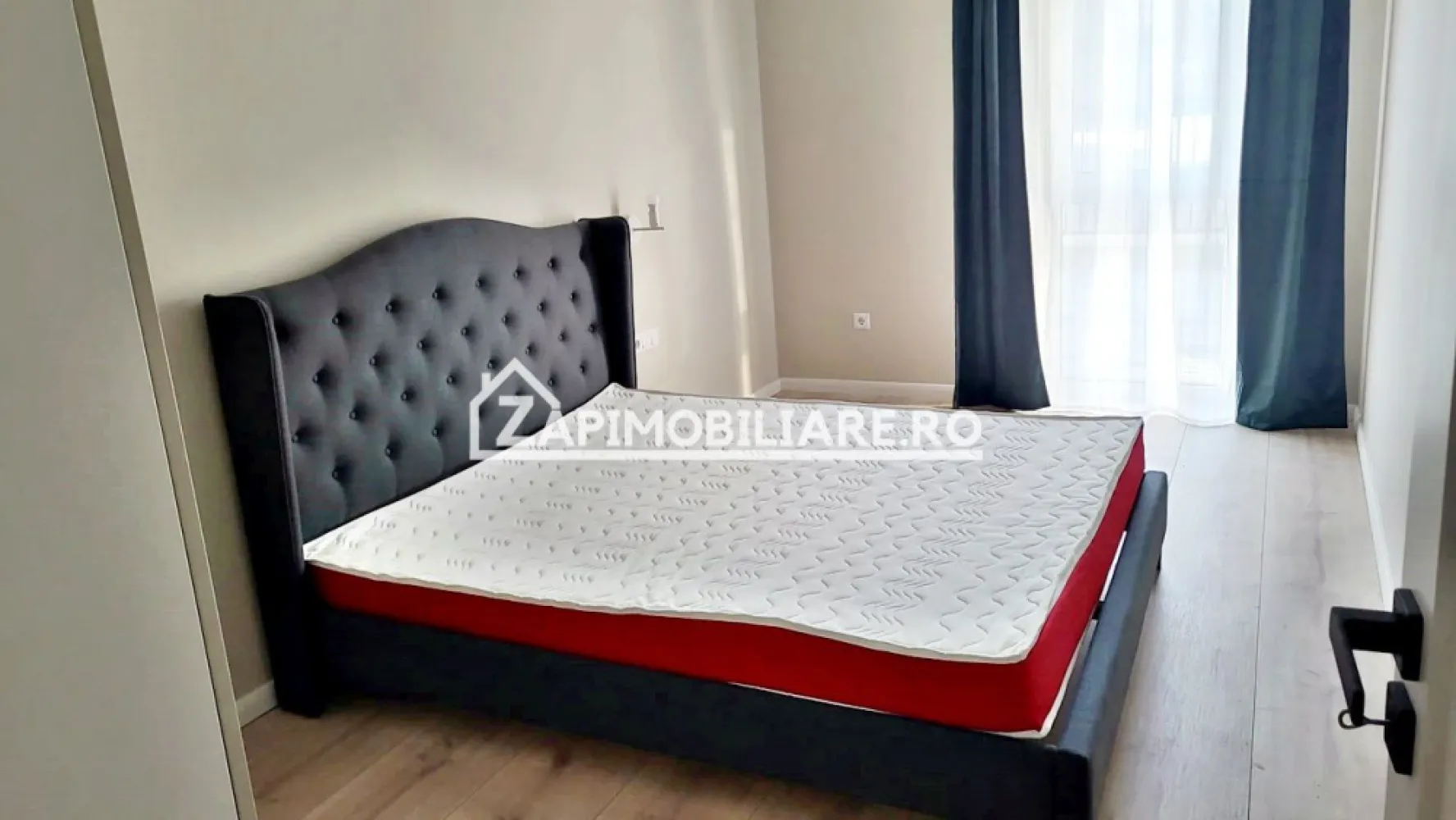 Apartament 2 camere + terasă de 40 mp.1 parcare privată - Contact 0774048706 Bogdan
De vanzare apartament 2 camere + terasă de 40 mp ,decomandat confort , situat în Sancraiu de Mures , strada Principală, suprafață utilă de 50 mp, + terasă de 40 mp,situat la parter de Zap Imobiliare.
Detalii: 
- 1 living, 1 dormitor, 1 bucătărie, 1 baie, 1terasăcu suprafata de 40 mp, 1 hol
- centrală termică, incălzire in pardoseală, geamuri tripan, ușă metalică.
- masina de spalat rufe, frigider, aragaz
- se vinde cu preluare chiriași 
-posibilitate garaj la prețul de 13.000 euro
Proprietatea se află într-o zonă cu un confort deosebit, datorită amplasării în imediata apropiere a tot ceea ce înseamnă viață modernă, și anume: mijloace de transport în comun, magazine, unități de învățământ de toate gradele, piață, parc, bănci, farmacii, s.a.
Locuința se vinde mobilată și utilată la prețul de 120000 Euro negociabil. 
Comision ZERO 
Contact 0774048706 Bogdan
Acest anunț nu corespunde cerințelor tale? Sună la numărul afișat în anunț și unul dintre agenții noștri te va ajuta cu alte oferte personalizate în funcție de cerințele tale.