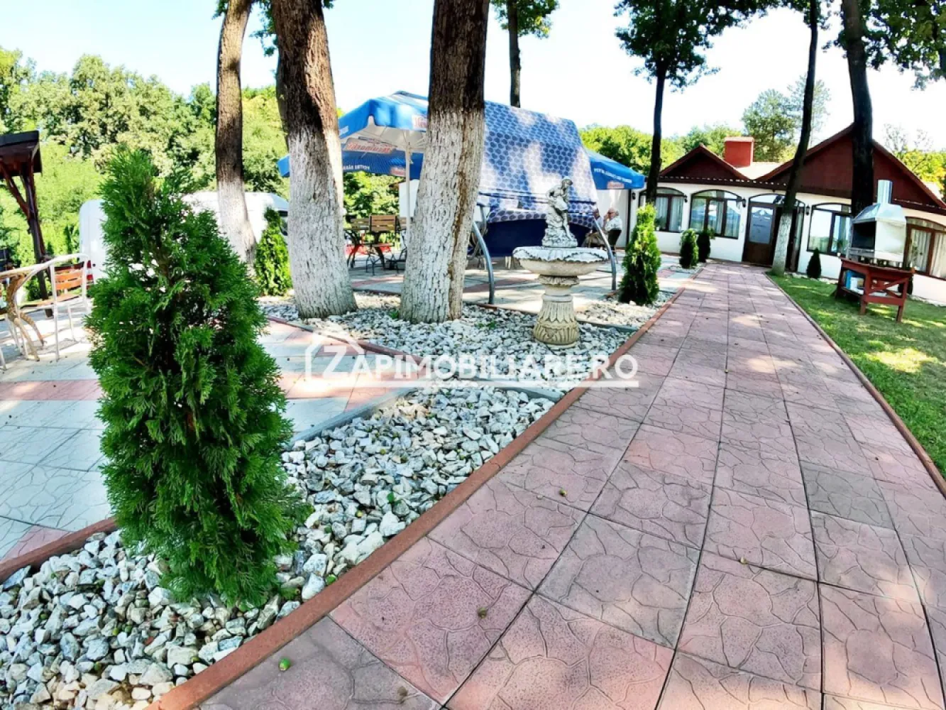 Restaurant 90 persoane+terasă 120 persoane,posibili asociere - Contact 0774048706 Bogdan
De închiriat sau colaborare Restaurant cu 90 locuri in interior si 120 locuri pe terasă situată în Corunca cu deschidere la E60, suprafața utilă de 230 mp amplasată pe un teren cu suprafață de 2.400 mp.
Compartimentare:
2 sali restaurant , 1 bucătărie complet mobilată si utilată, 4 bai,1 vestiar cu dus,1 magazie,1 terasă amenajată cu pavaj
Detalii:
Posibilitate asociere 
- centrală termică, calorifere, geamuri termopan
Restaurantul se închiriază mobilat și utilat la prețul de 1600 Euro negociabil.
Comisionul perceput este de 50% din valoarea primei chirii si se plateste o singura data in momentul semnarii contractului de inchiriere.
Contact 0774048706 Bogdan
Acest anunț nu corespunde cerințelor tale? Sună la numărul afișat în anunț și unul dintre agenții noștri te va ajuta cu alte oferte personalizate în funcție de cerințele tale.
