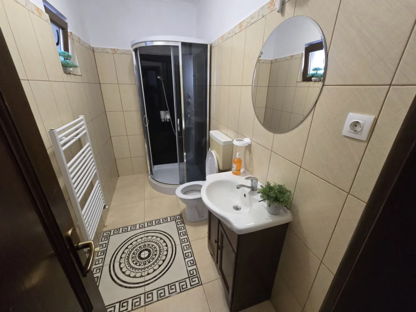 Restaurant 90 persoane+terasă 120 persoane,posibili asociere