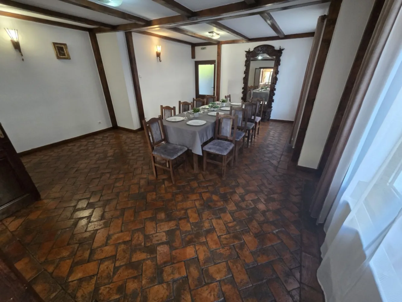 Restaurant 90 persoane+terasă 120 persoane,posibili asociere