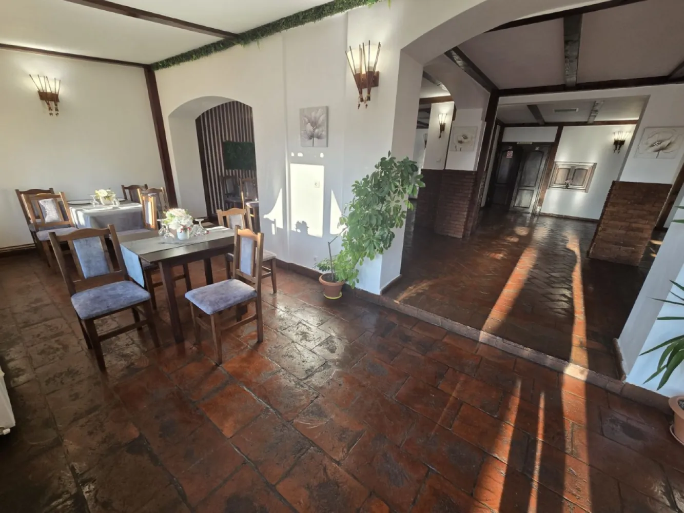 Restaurant 90 persoane+terasă 120 persoane,posibili asociere