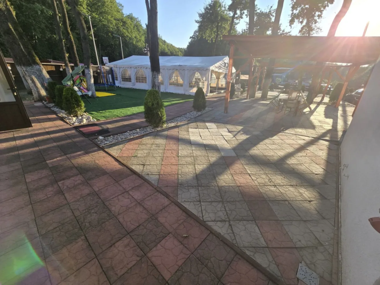 Restaurant 90 persoane+terasă 120 persoane,posibili asociere