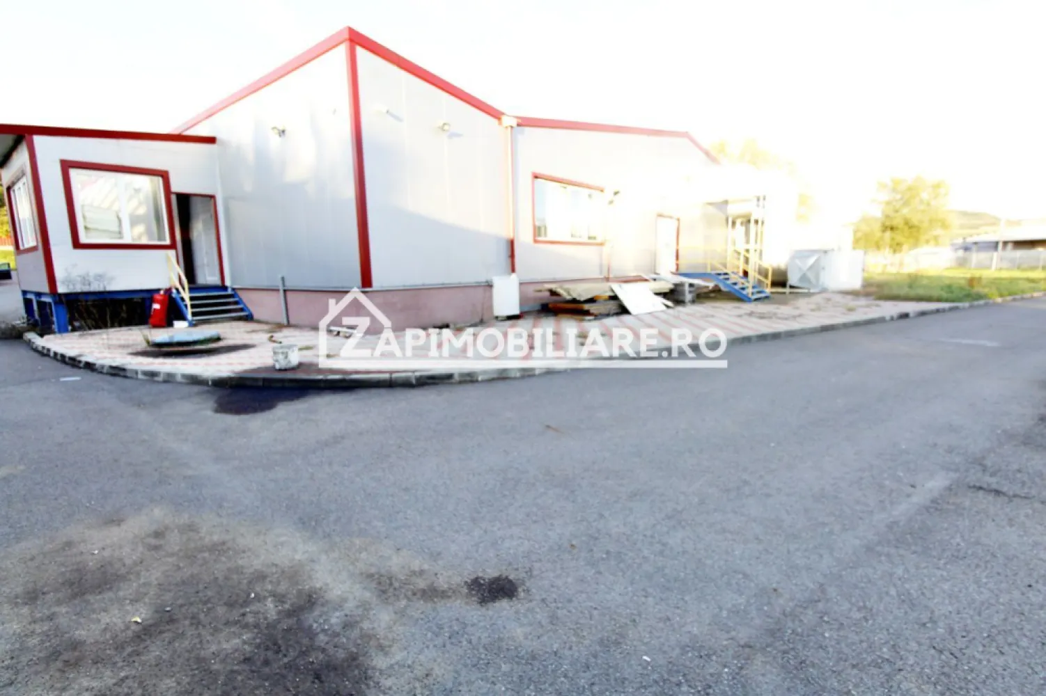 Spatiu de inchiriat Craiesti - De închiriat spatiu cu suprafața de 1000 mp , Craiesti, Mures oferit de Zap Imobiliare
Contact:- 0723223886
Compartimentare:
- 1 birou, grupuri sanitare, 1 vestiar, 1 sala de meste, camera tehnica, 1 depozit
- o hala de productie sterila cu suprafata de 600 mp.
Detalii:
- 2 acces tir in curte, loc de parcare, toate utilitatile.
- rampa tir, sistem ventilare, sistem detectare fum
- camere de supraveghere , temperatura si umiditate controlata
- transformator,
Spațiul se închiriază la prețul de 4 euro mp ( plus TVA ) negociabil.
--------------------------------------------------------------------------------------------------------------------------------
Comisionul perceput este de 50% din valoarea primei chirii.Și se percepe o singură dată!
Acest anunț nu corespunde cerințelor tale? Sună la numărul afișat în anunț și unul dintre agenții noștri te va ajuta cu alte oferte personalizate în funcție de cerințele tale.