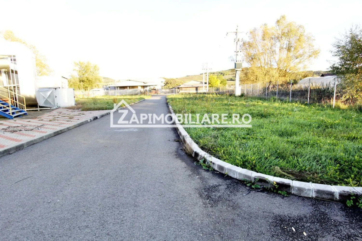 Spatiu de inchiriat Craiesti - De închiriat spatiu cu suprafața de 1000 mp , Craiesti, Mures oferit de Zap Imobiliare
Contact:- 0723223886
Compartimentare:
- 1 birou, grupuri sanitare, 1 vestiar, 1 sala de meste, camera tehnica, 1 depozit
- o hala de productie sterila cu suprafata de 600 mp.
Detalii:
- 2 acces tir in curte, loc de parcare, toate utilitatile.
- rampa tir, sistem ventilare, sistem detectare fum
- camere de supraveghere , temperatura si umiditate controlata
- transformator,
Spațiul se închiriază la prețul de 4 euro mp ( plus TVA ) negociabil.
--------------------------------------------------------------------------------------------------------------------------------
Comisionul perceput este de 50% din valoarea primei chirii.Și se percepe o singură dată!
Acest anunț nu corespunde cerințelor tale? Sună la numărul afișat în anunț și unul dintre agenții noștri te va ajuta cu alte oferte personalizate în funcție de cerințele tale.