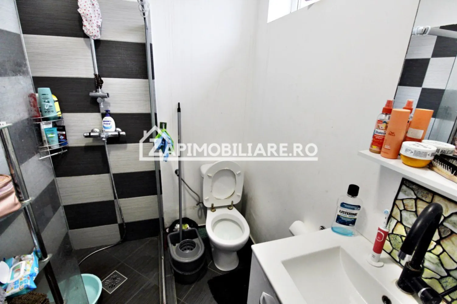 Casa tip Insiruita, 85 mp, teren 200 mp, 1 nivel, Santana de Mures - De vânzare casă la cheie pe 1 nivel , Tip Insiruita situată în Sântana de Mureș, suprafața de 85.mp amplasată pe un teren cu suprafața de 200 mp.
Contact: 0723223886 - Cosmin Ruta

Compartimentare:
- 2 dormitoare, 1 living, 1 bucătărie, 1 baie. 1 terasă

Detalii:
- centrală termică, calorifere, geamuri termopan,
- anul construcției 2017
Utilitați:
- curent, apă, gaz, canalizare.
Casa se vinde la cheie la prețul de 119.990Euro. Comision ZERO!
----------------------------------------------------------------------------------------------------------------------------
Daca vă place această ofertă sau pentru alte informații sunați la numărul de contact din anunț!
Compania Zap Imobiliare vă pune la dispoziție toate actele și documentele necesare alături de asistență și consiliere permanentă până la finalizarea achiziției imobiliare.
Ne dorim să îți oferim cea mai plăcută experiență, îndeplinim vise cu pereți!